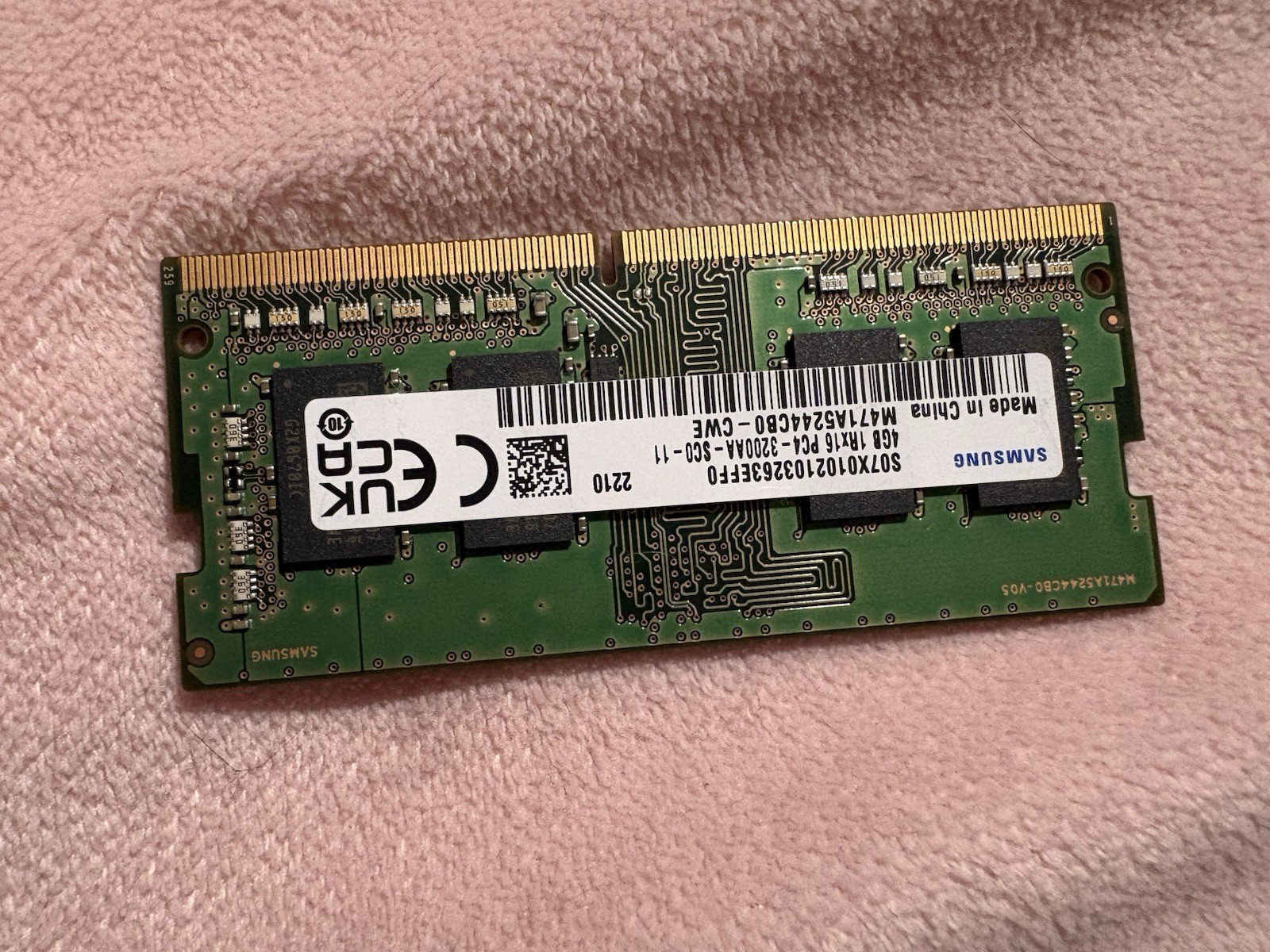HP Laptop ( one out of two Ram slots are broken ) READ DESCRIPTION
