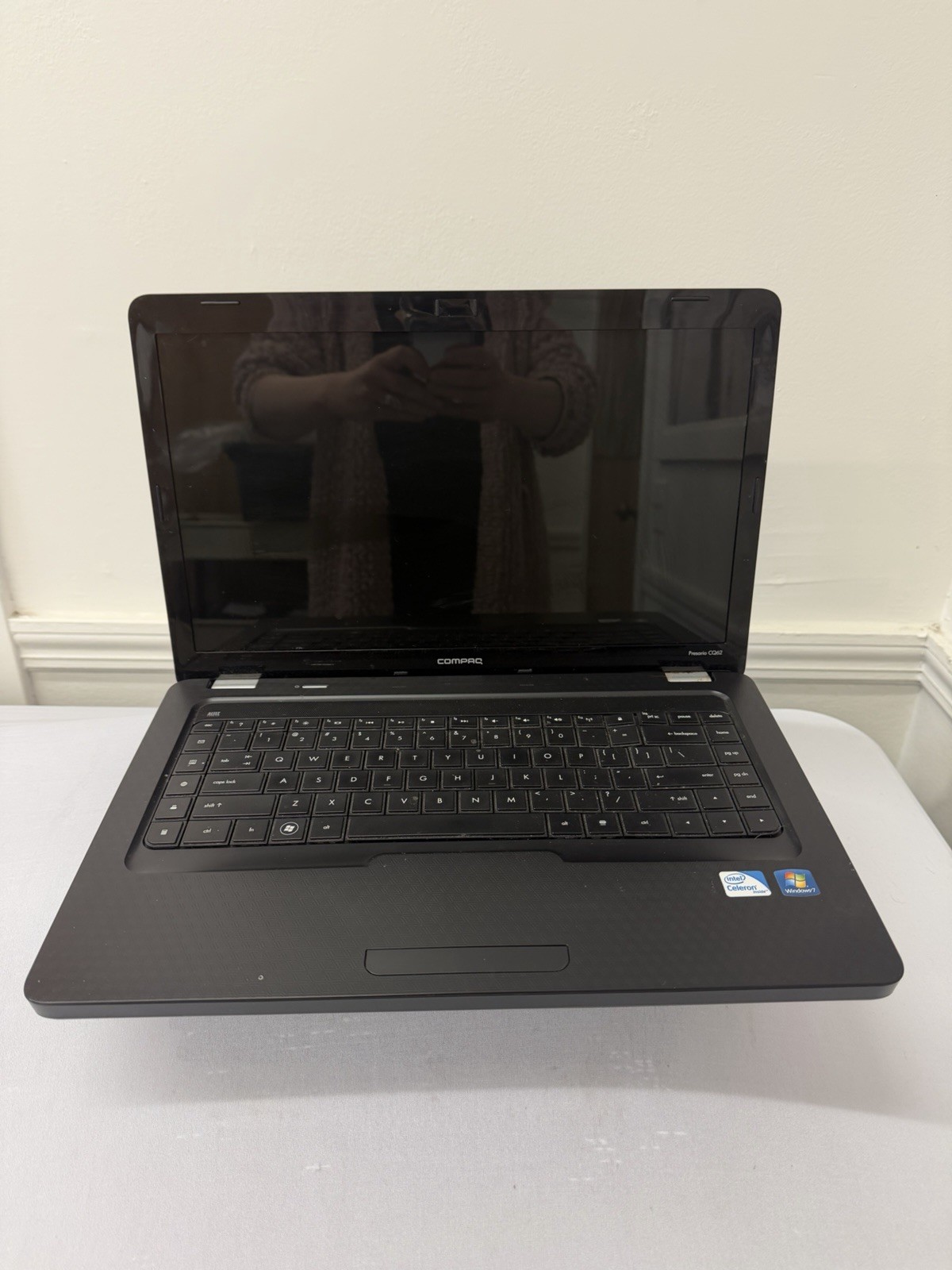 Compaq Presario CQ G2-219wm Laptop – Good Screen – Intel Celeron 900 – Read Desc
