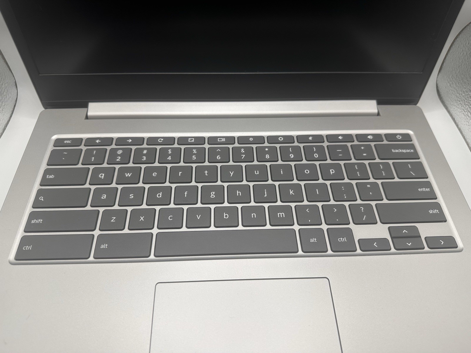 Lenovo – IdeaPad Slim 3 Chromebook Laptop – 14″ Full HD Touchscreen Laptop –
