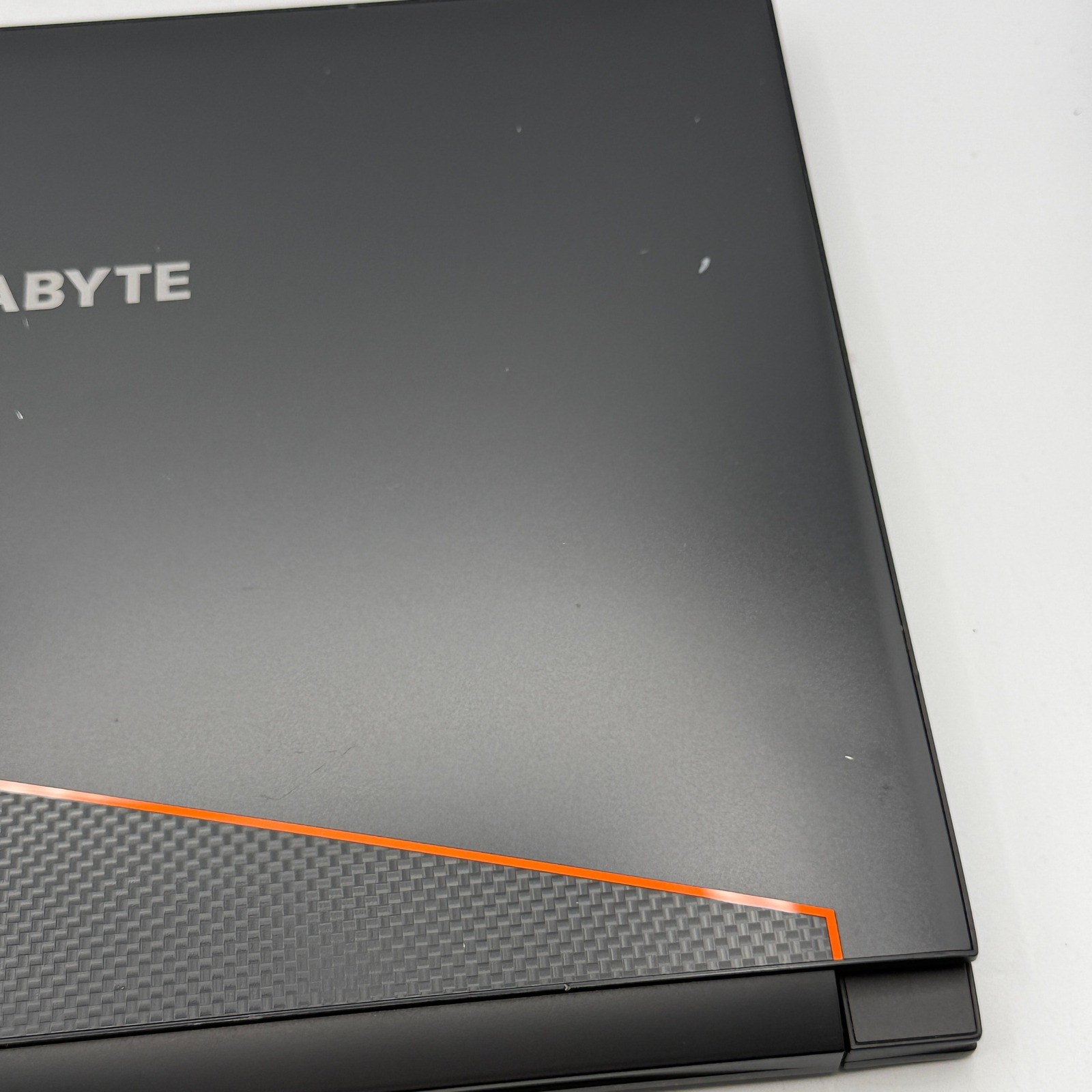 Gigabyte Aero 14 Gaming Laptop Black 14″ i7 16GB RAM P64W-1060-602S- USED