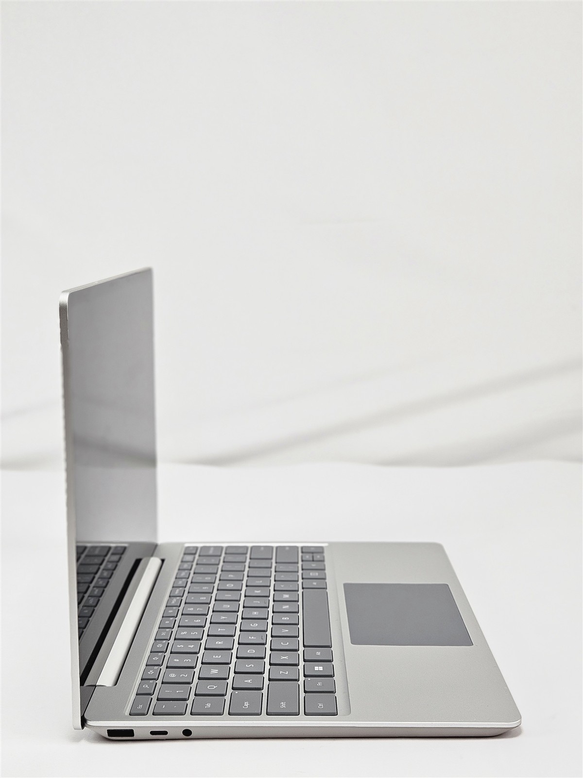 Microsoft Surface Laptop Go 2 256GB 16GB i5-1135G7 Platinum Touchscreen WiFi6