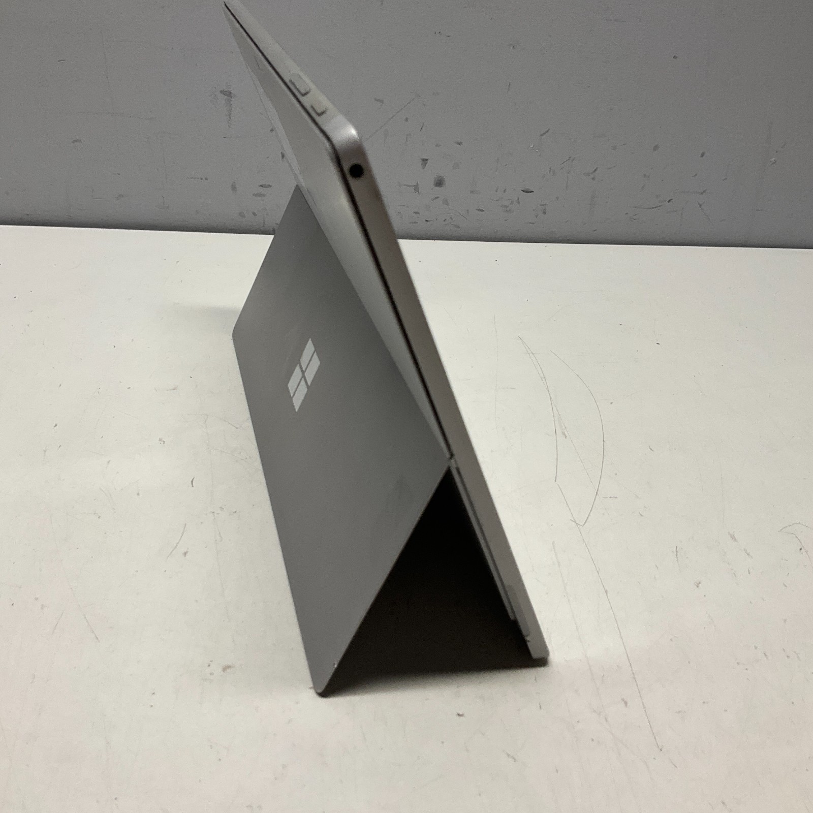 Microsoft Surface Pro 6 Intel i5-8350U @ 1.69GHz 8GB 128GB SSD Windows 11 READ