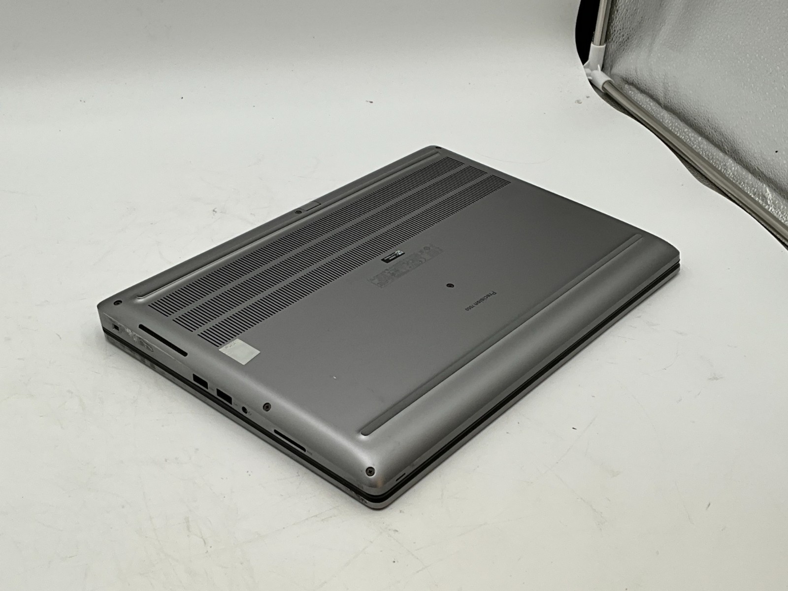 DELL Precision 7550 i7-10850H 2.70gh 32gb 512gb T2000 15.6″ LAPTOP J5W2043