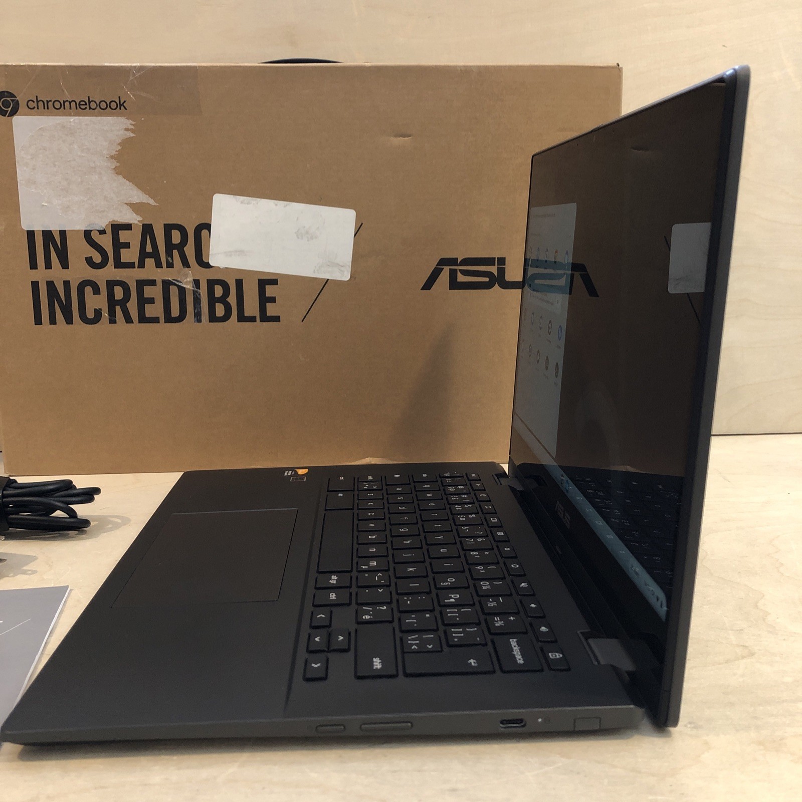 Asus Chromebook CM14 Flip 14in CM1402F MediaTek K 520/8GB RAM/128GB *No Touch*