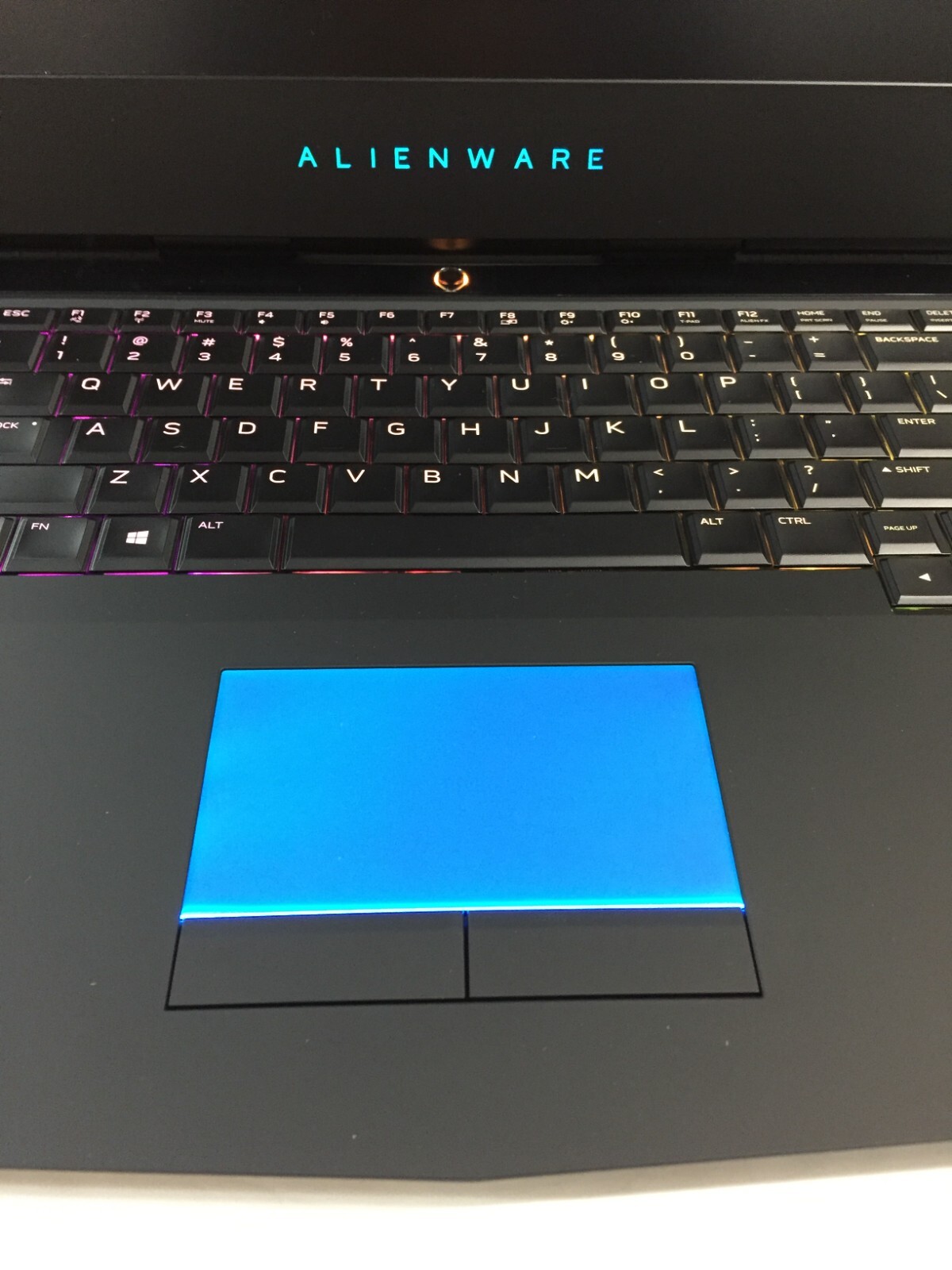 Dell Alienware 15 R4 Gaming Laptop/i7-8750H/16GB/1TB HDD+128GB SSD/GTX 1060 6GB