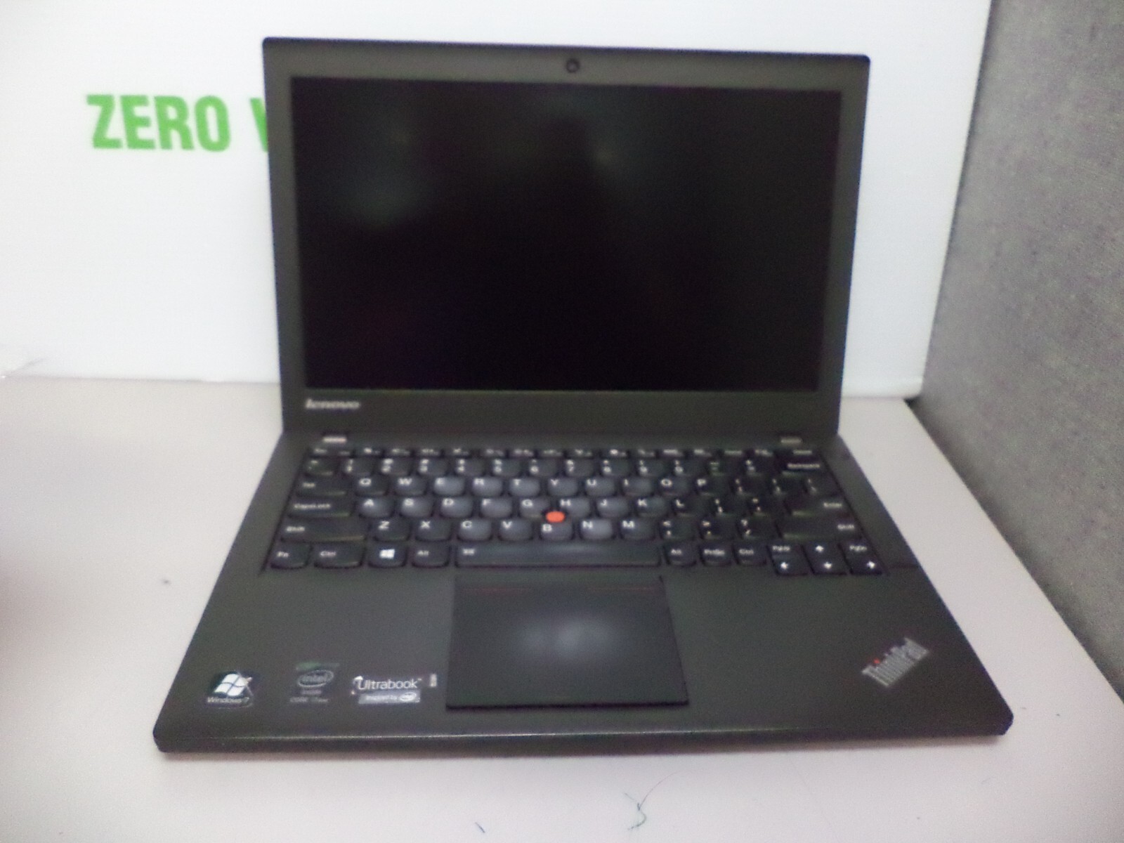 *Lenovo ThinkPad X240 12.5″ i7-4600U 2.1GHz 8GB/320GB Webcam Laptop [No OS/AC]**