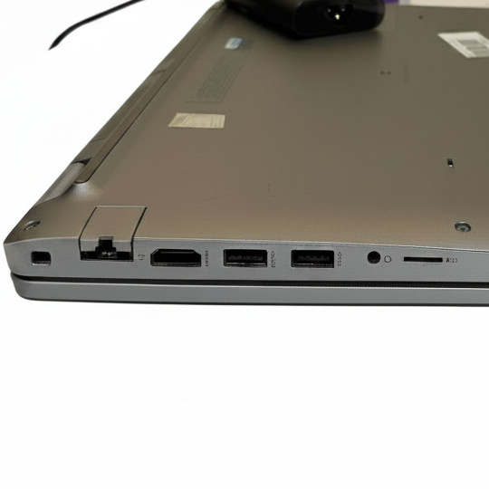 Dell Latitude 5520 15.6″Core i7-1185G7 12GB RAM 256GB SSD Win 11