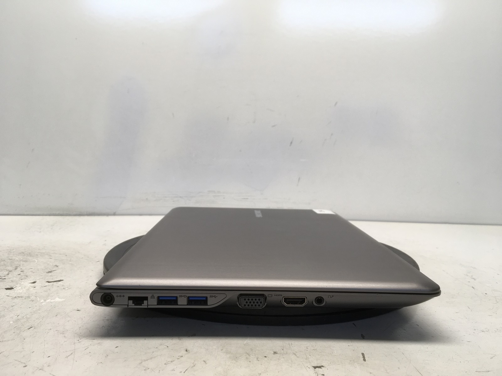 Samsung NP520U4C-A01UB Intel Core i5 3rd Gen 2.5GHz No RAM NO HDD No Batt
