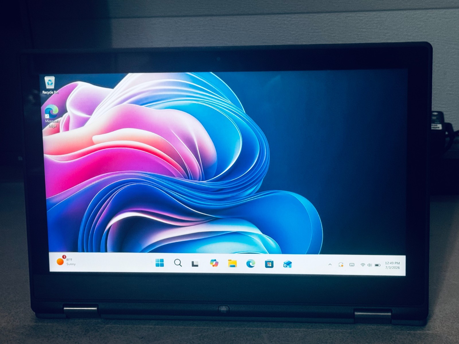 Dell Inspiron 2-in 1 Touch Laptop-Intel i5 6200U-8GB RAM-256GB WIN 11-Excellent