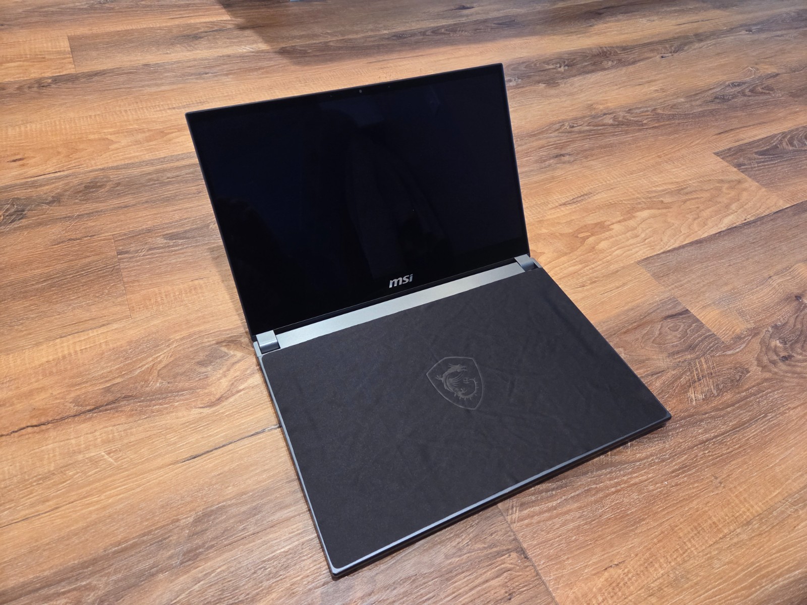 MSI WS66 10TKT / i7-10875H / 32GB / 1TB SSD / Windows 11 Pro / TOUCH