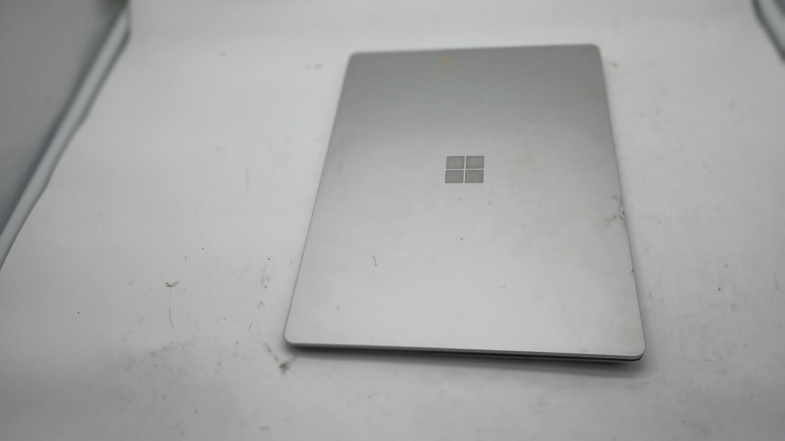 Surface Laptop (No charger). i5 7th gen.8GB.13.5″ 2k Touch.256GB M.2.W11Pro