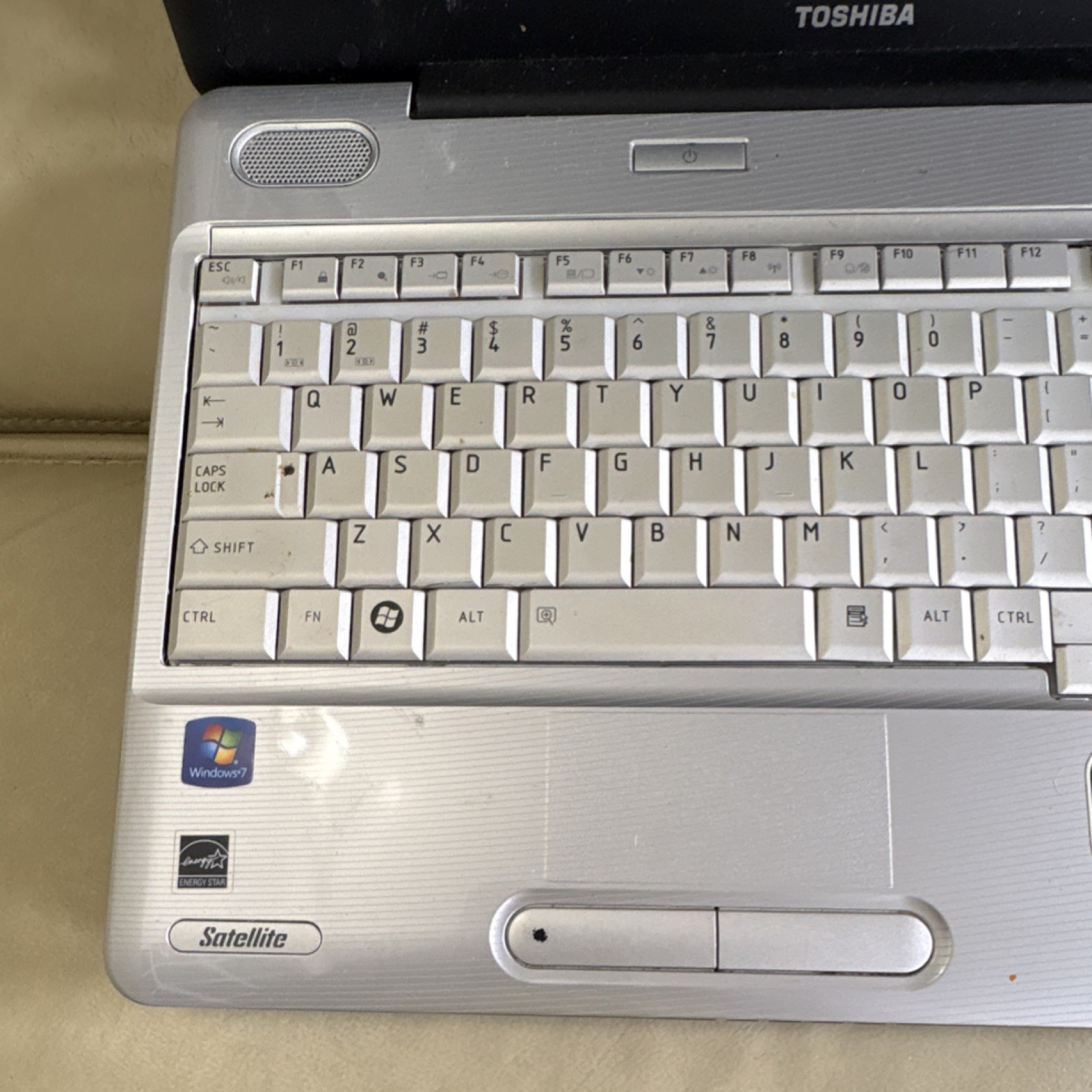 Toshiba Satellite L505 Dual Core 15.6″ Laptop Windows 7 Silver/Black Webcam
