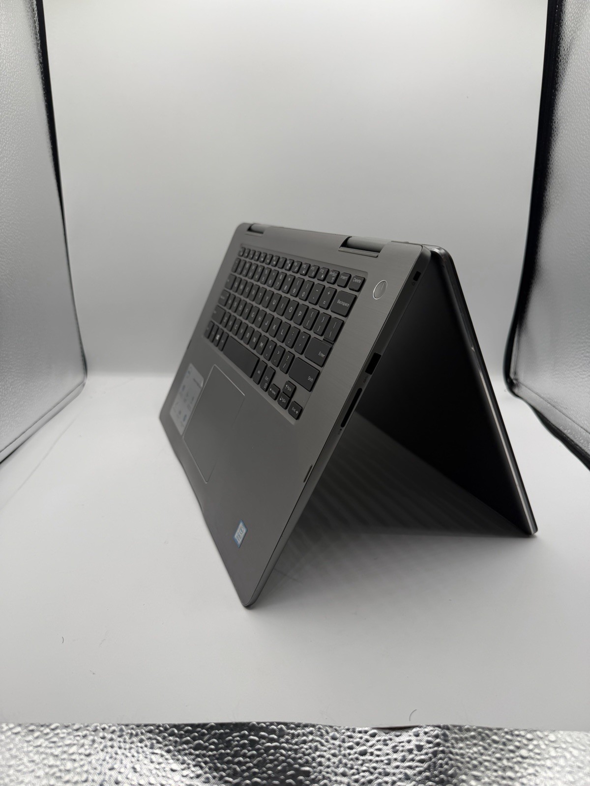 Dell 7573 (i7 @ 1.8ghz)(16gb Ram)(256 NVMe)(2in1) Inspiron 7573