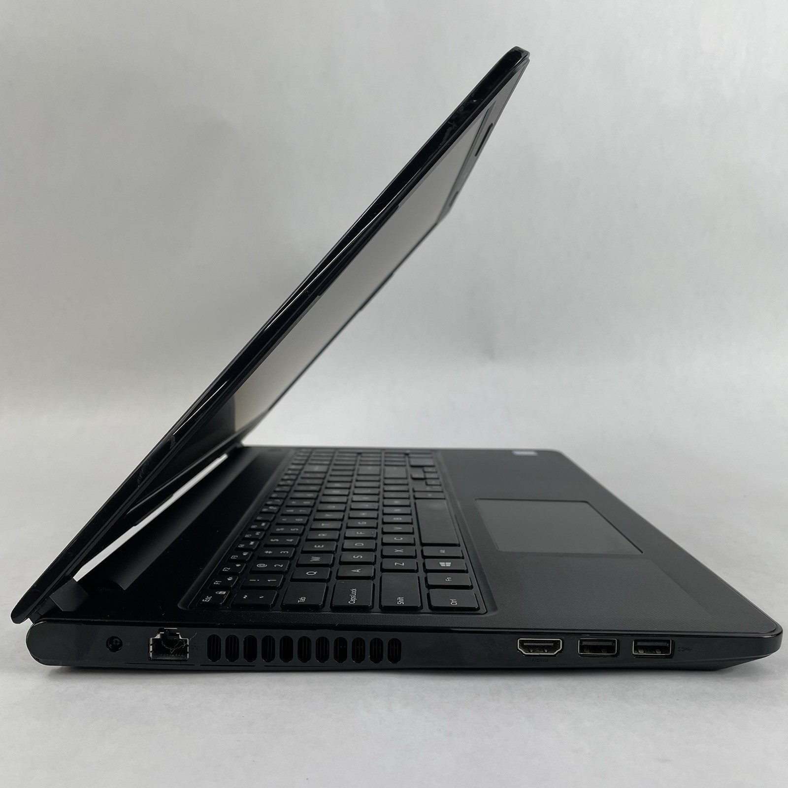 Dell Inspiron 3576 15.6″ i5-8250U 1.60 GHz 8 GB RAM No SSD/OS/AC/Batt