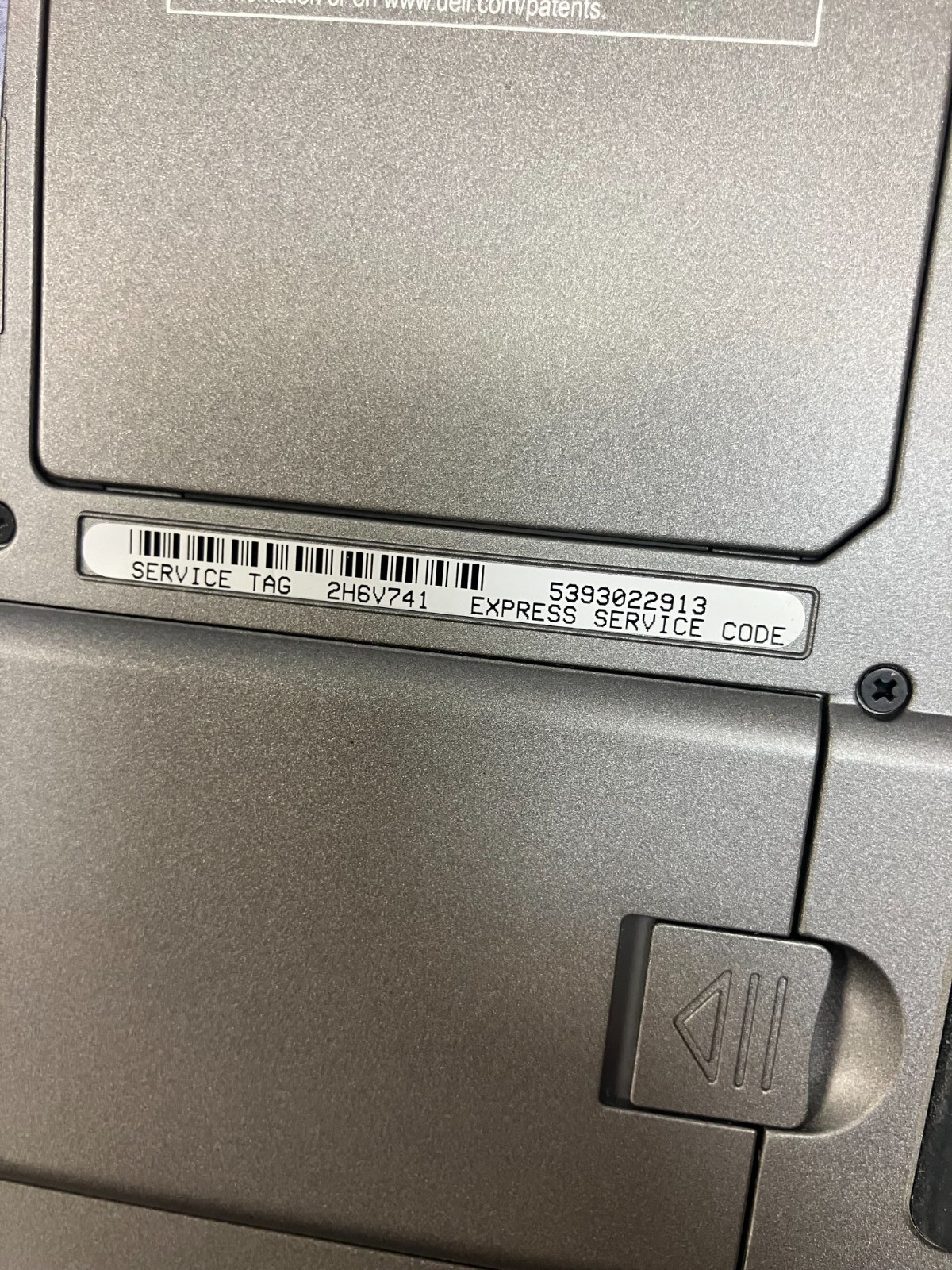 Dell Inspiron 8600 Intel Pentium M 1.40 ghz, 512 MB NO HDD FOR PARTS