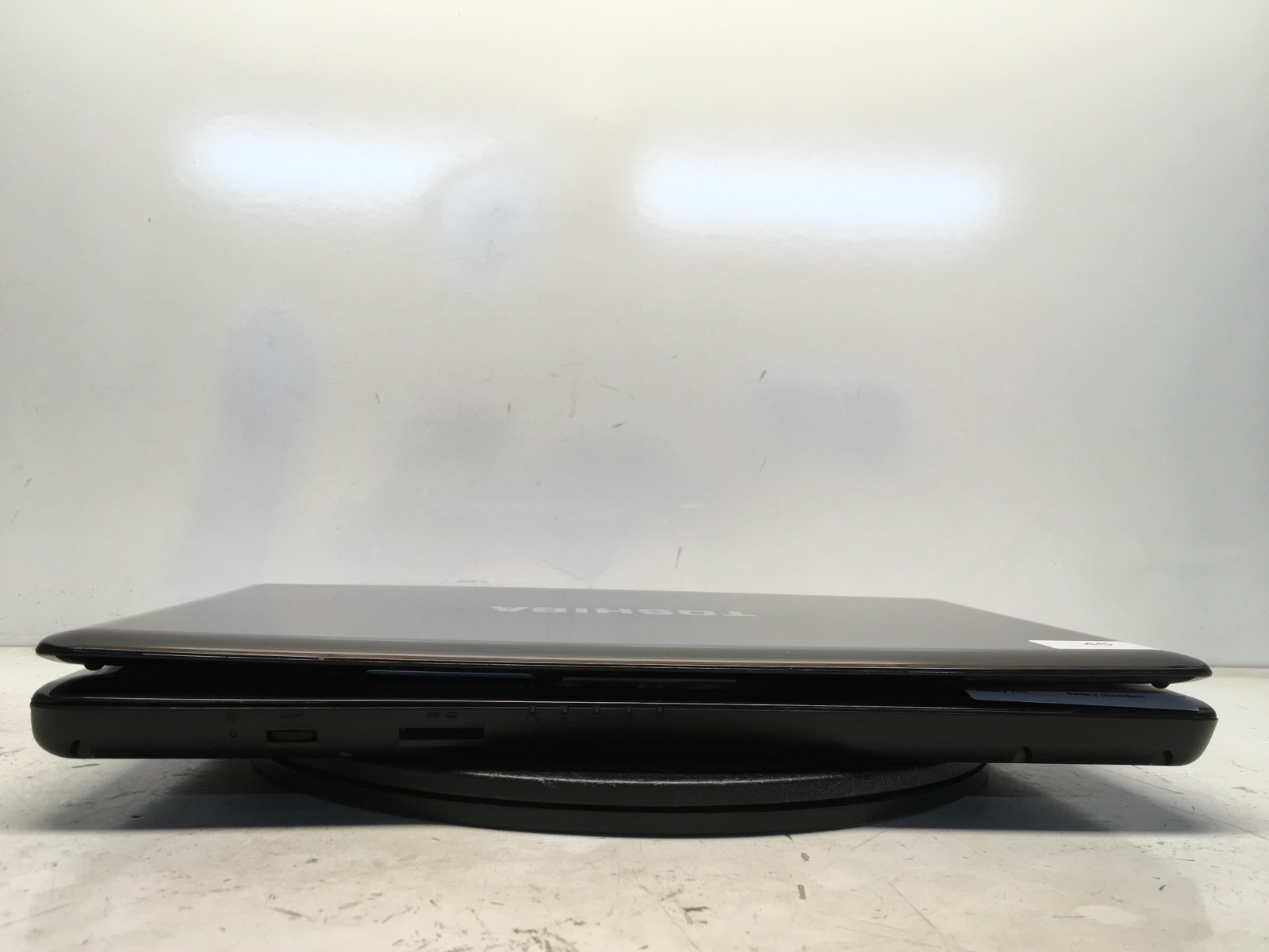 Toshiba Satellite L505-GS5037 Intel i3-330M 2.13GHz 4 GB NO HDD BIOS Locked