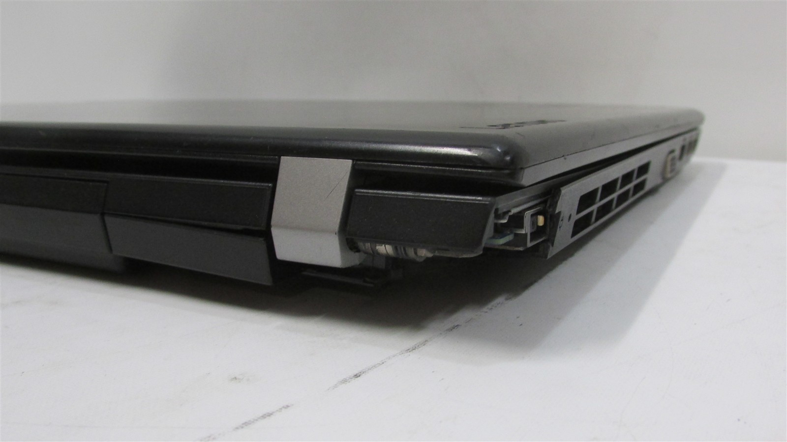 Lenovo Thinkpad E570 i7-7500U 2.7GHz 8GB RAM 128GB m.2 15.6″ Windows 10 Pro DMG
