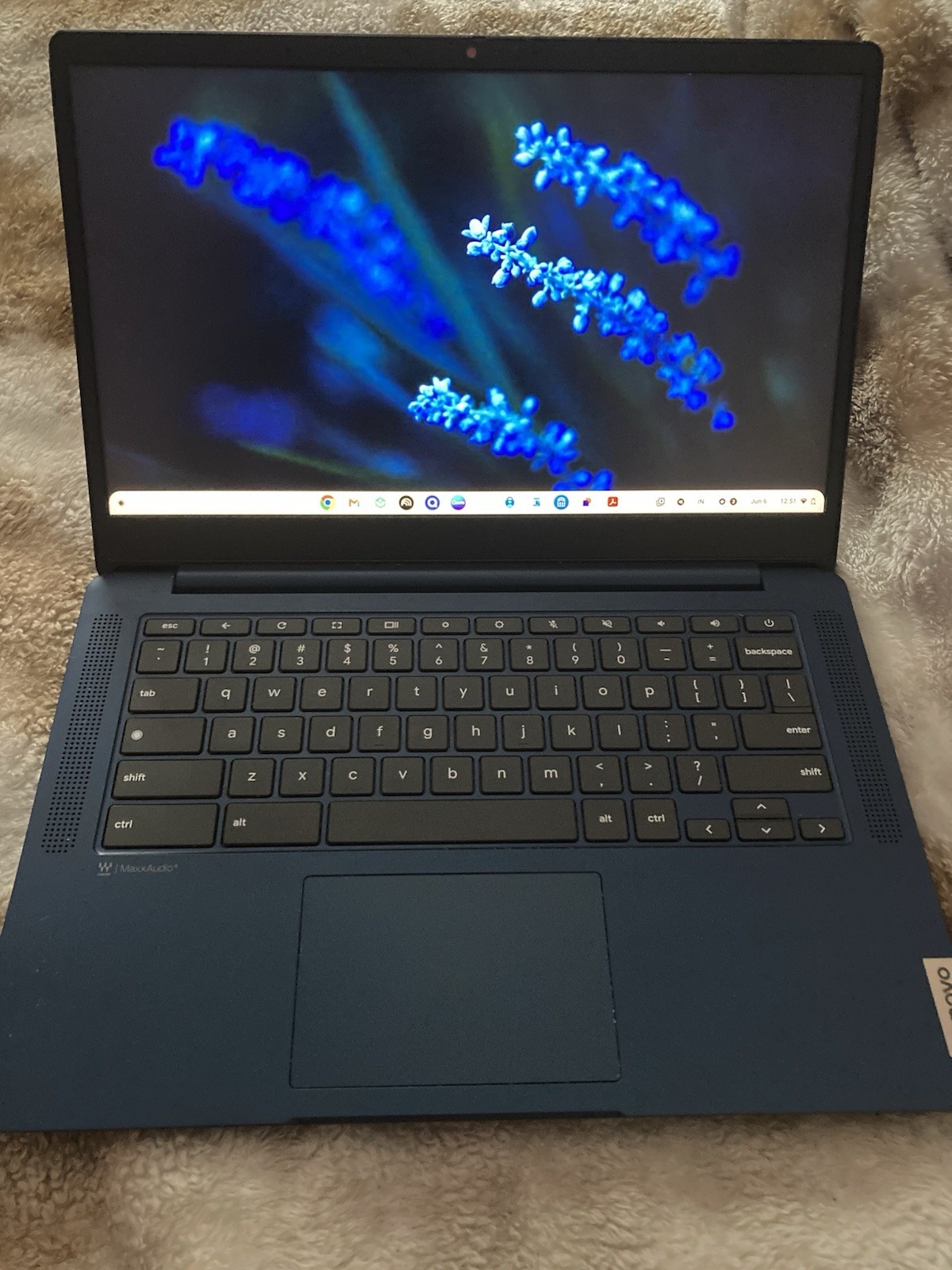 Lenovo IdeaPad Slim 3 Chromebook 14″ Full HD Touchscreen Laptop WITH CHARGER