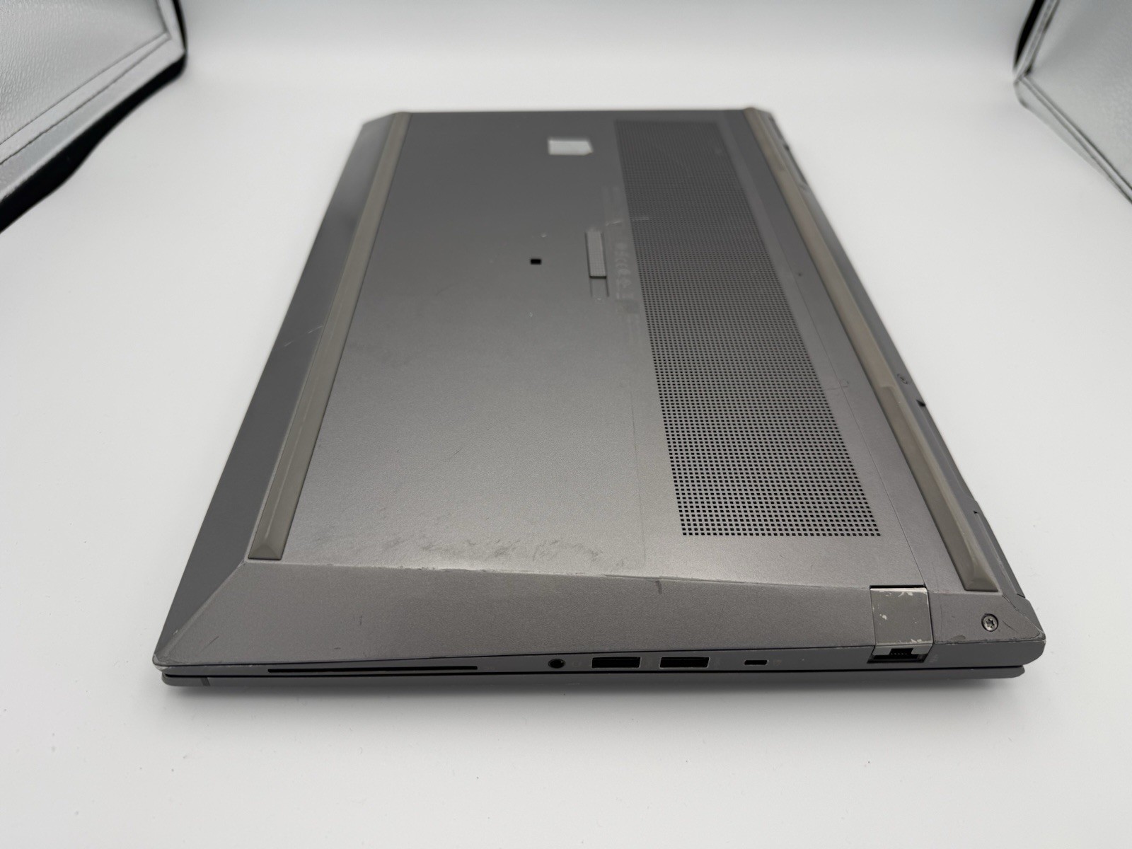HP ZBook Fury 15.6” G8 WS – i7-11800H | 32GB RAM | 1TB SSD | No AC