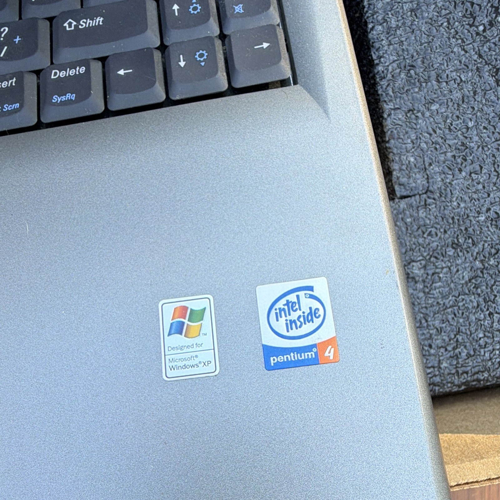 Dell Inspiron 1100 15in Laptop Pentium 4 Windows XP Home w/ Charger