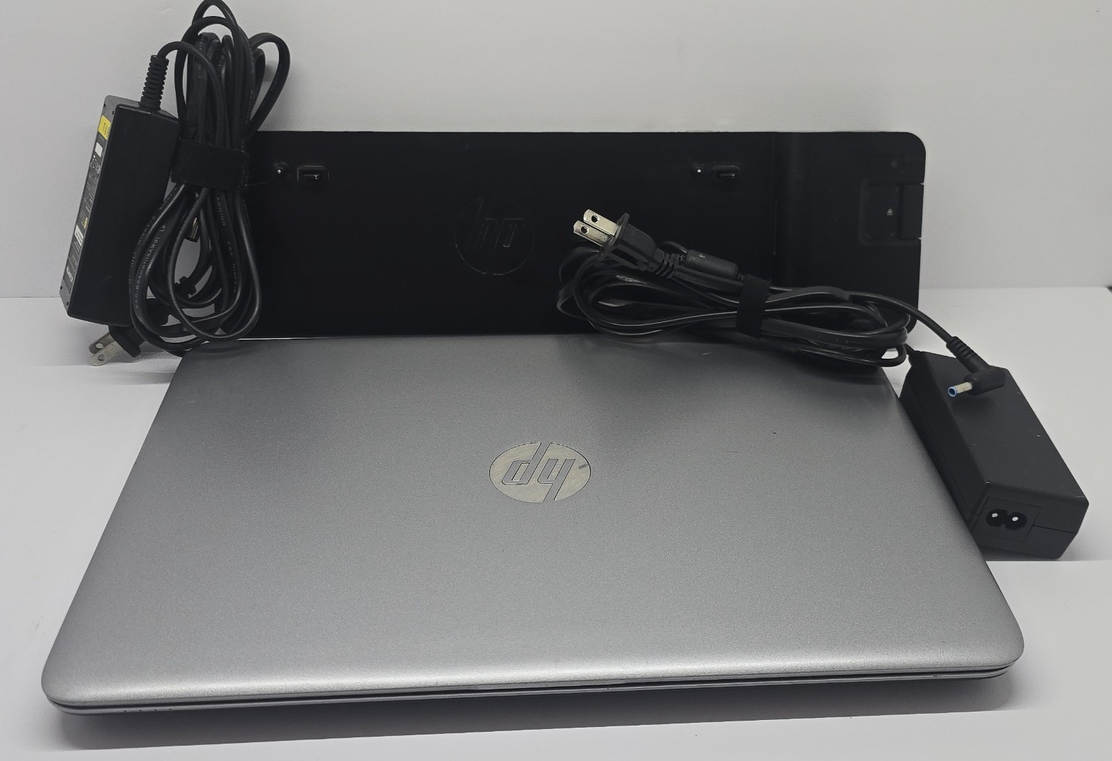 HP EliteBook 840 G4 Touch 8GB 320GB Win 11 Pro Laptop Bundle w/ UltraSlim Dock