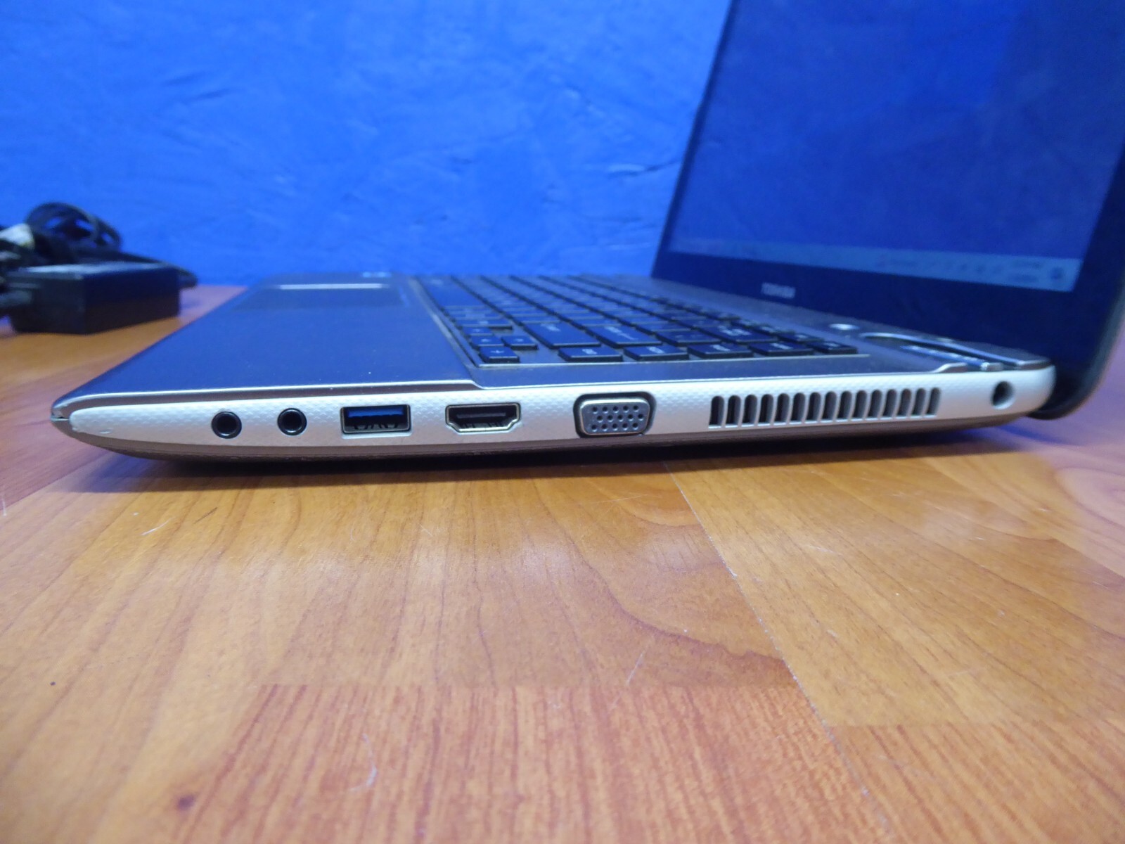 TOSHIBA SATELLITE P845T -S4305 14″ i3-3217U 1.86GHz 8GB 240GB SSD WINDOWS 10 HOM