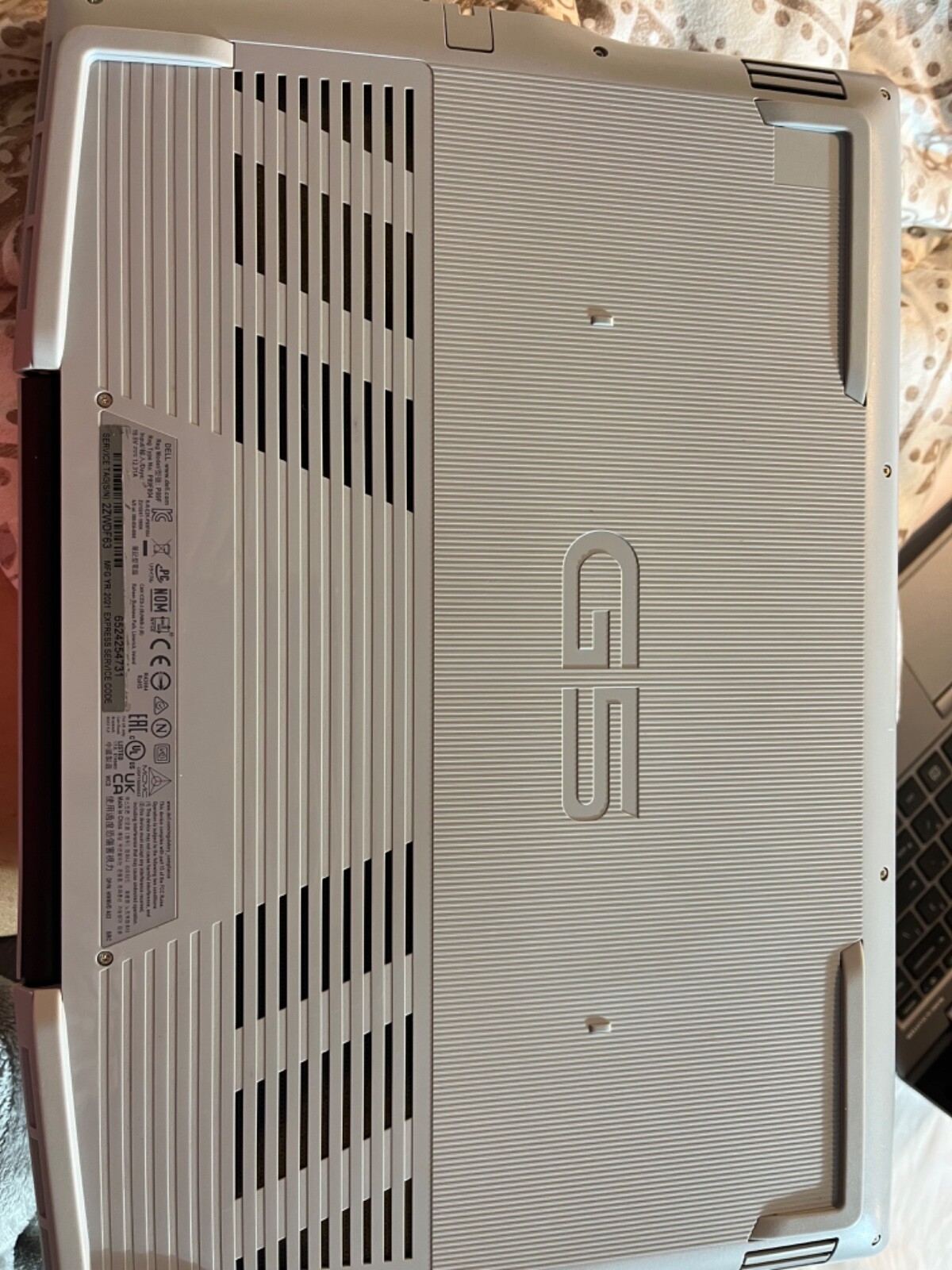 Dell g5 gaming pc. Silver with light up keyboard 