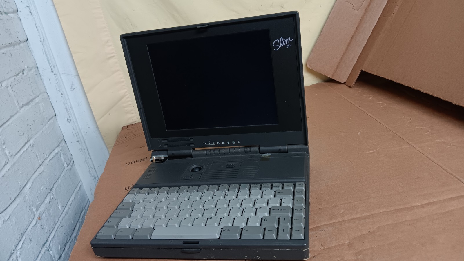Vintage 1992 Twinhead SlimNote 486/33 Laptop Intel 486DX @ 33MHz processor Parts