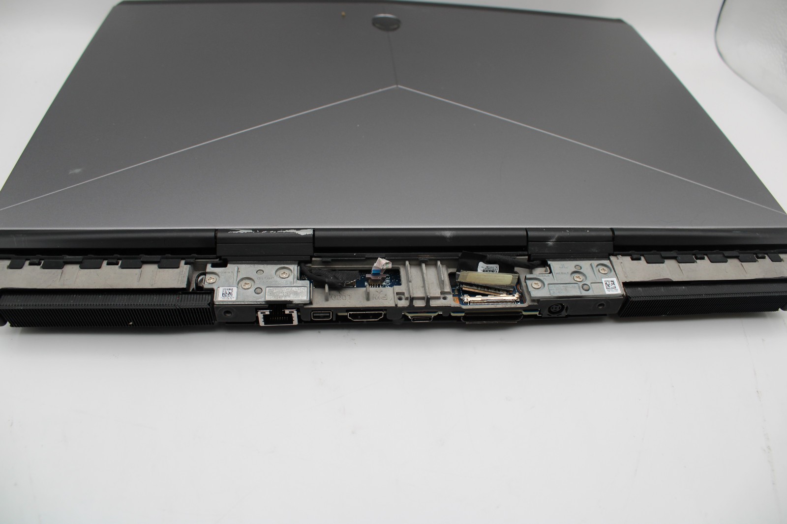 Alienware 15 R3 i7-7700HQ No RAM No SSD No OS No Power *PARTS / BAREBONES