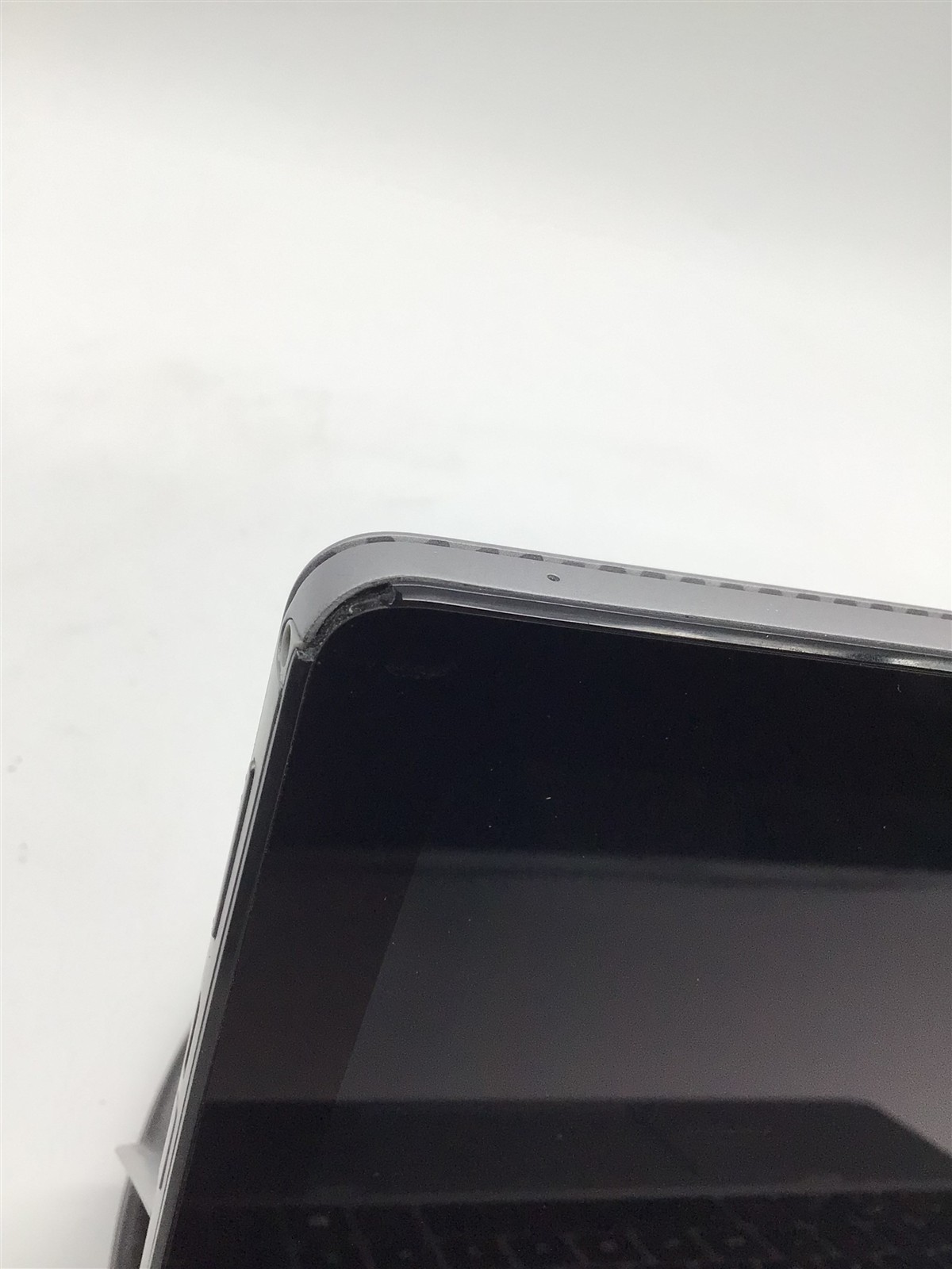 Dell Latitude 7210 2-in-1 i7-10610U/16GB RAM/No HD – No Battery