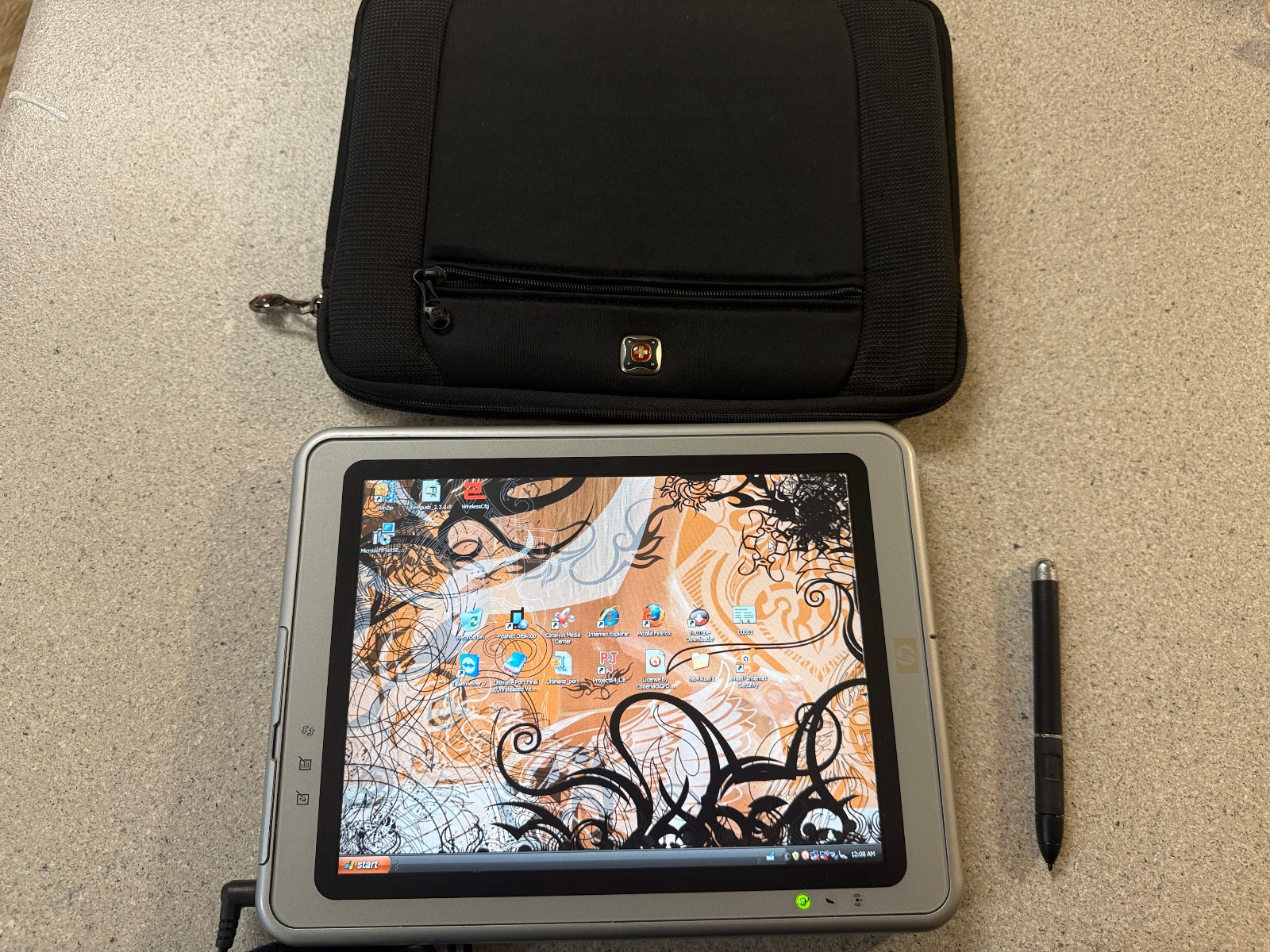 HP Compaq tc1100 Tablet PC Pentium M 1GHz 256MB. BATTERY ISSUE BUT READ DESCRIPT