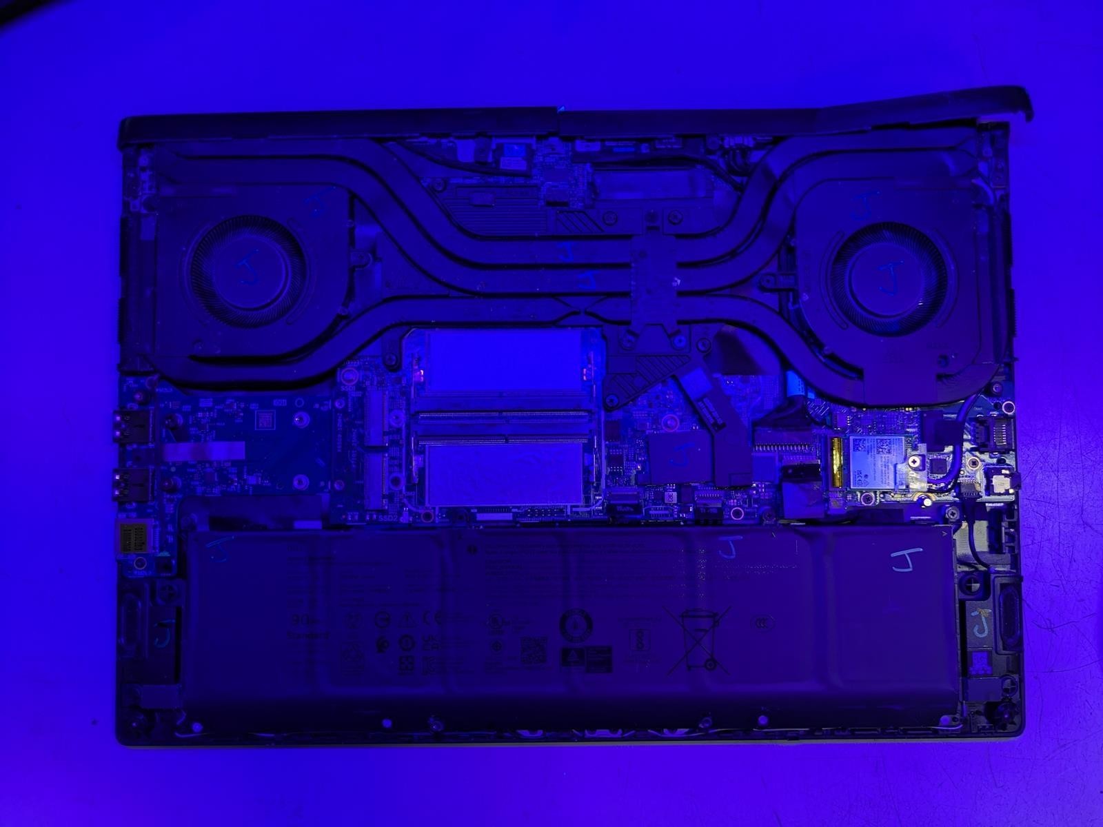 DELL ALIENWARE M16 R2 ULTRA 7 155H @ 1.4 GHz, NO RAM/HDD/OS – (FOR PARTS)