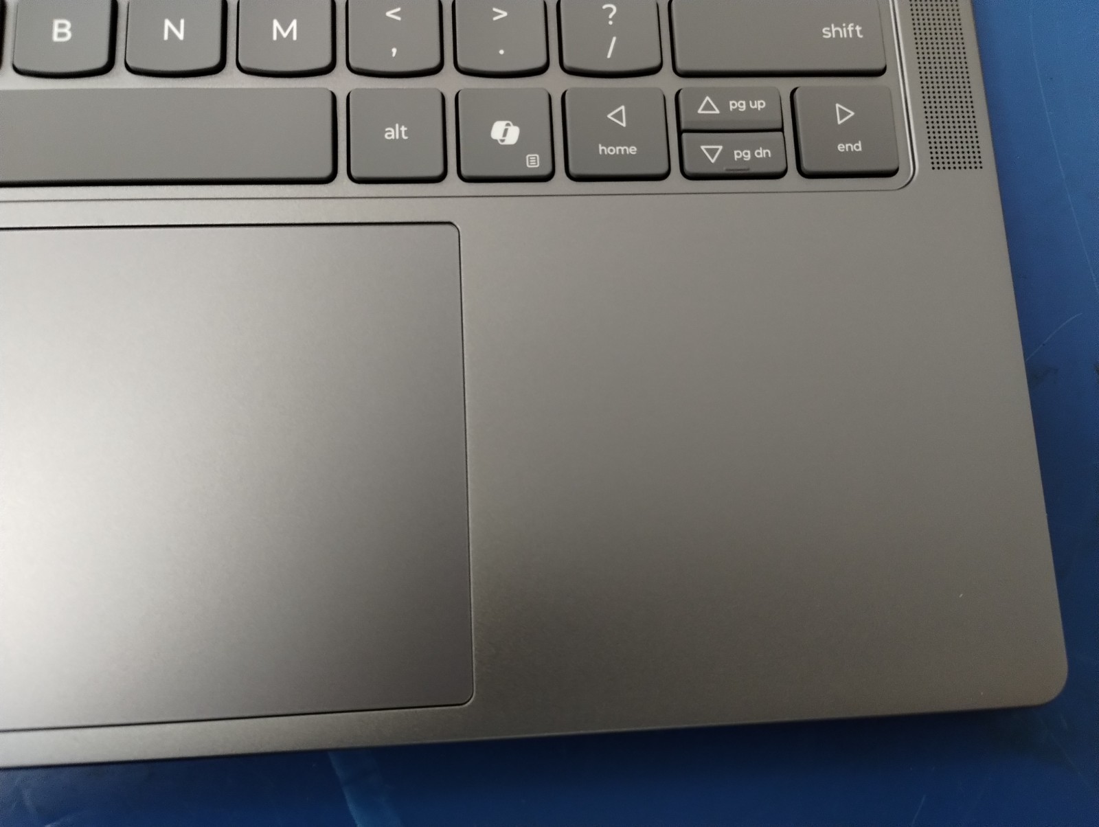 Lenovo Slim 7 14ILL10, Intel Core Ultra 7, 2.20 GHz, 32 GB RAM, 1 TB NVMe SSD