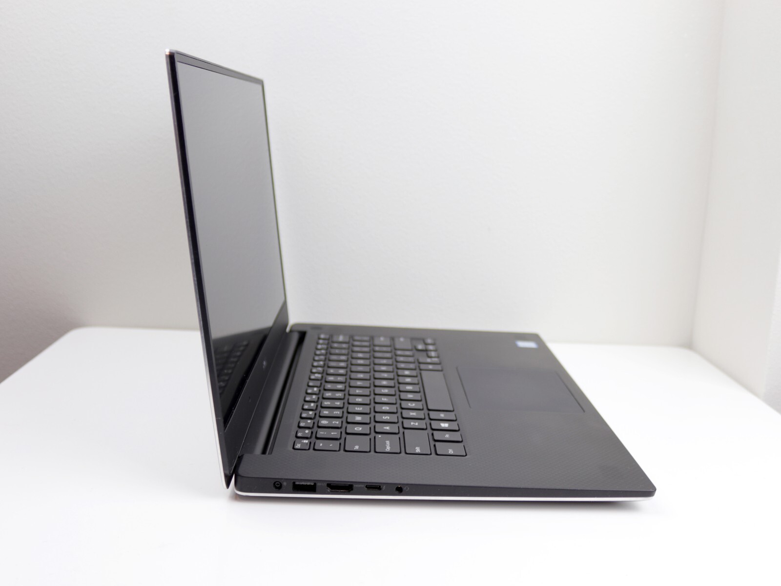 Dell Precision 5520 15.6″ Full HD Intel Core i7-7820HQ 16GB DDR4 512GB SSD Win11