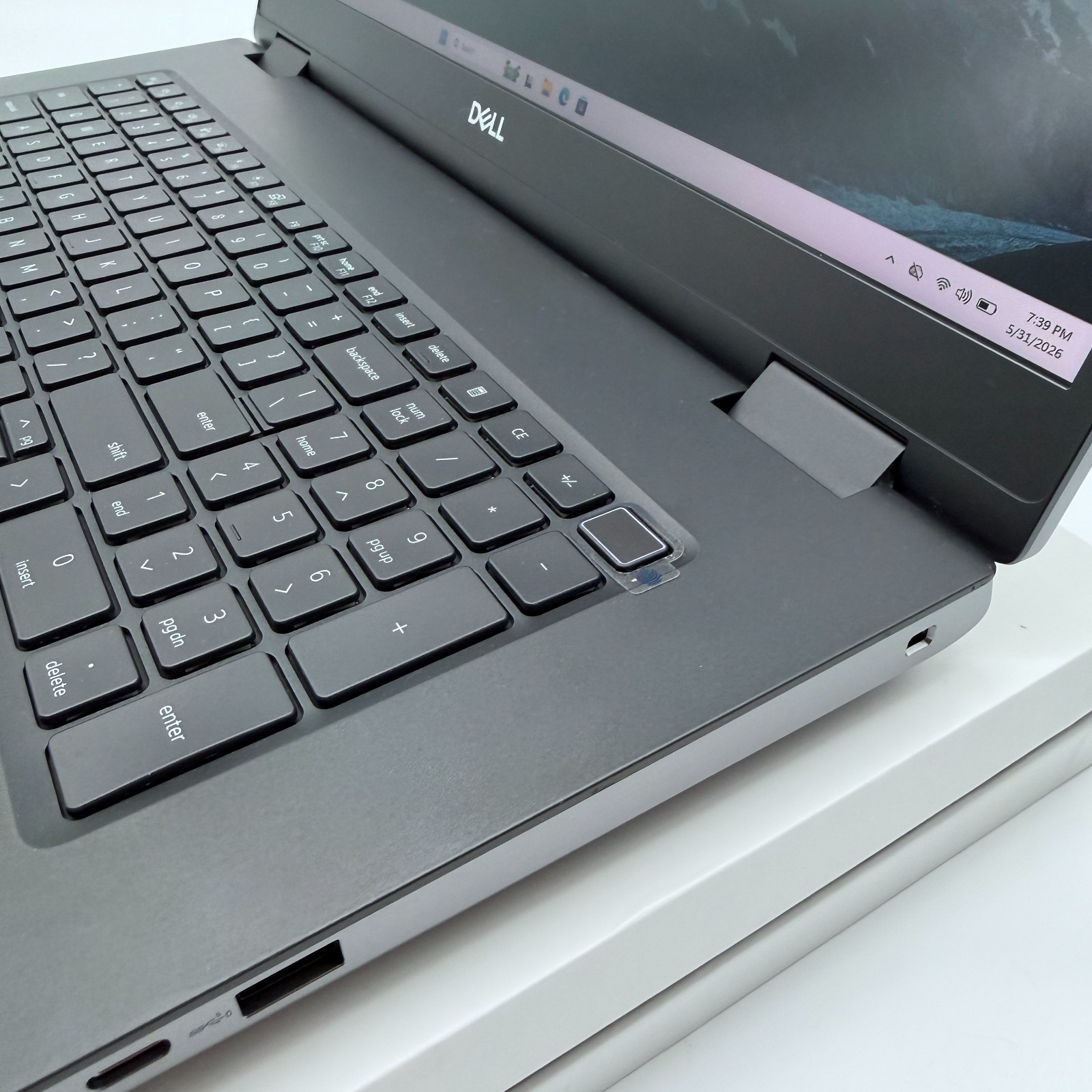 Dell Precision 7780 17.3″ i7-13850HX 32GB RAM 1TB SSD – NVIDIA RTX 3500 Ada 12GB