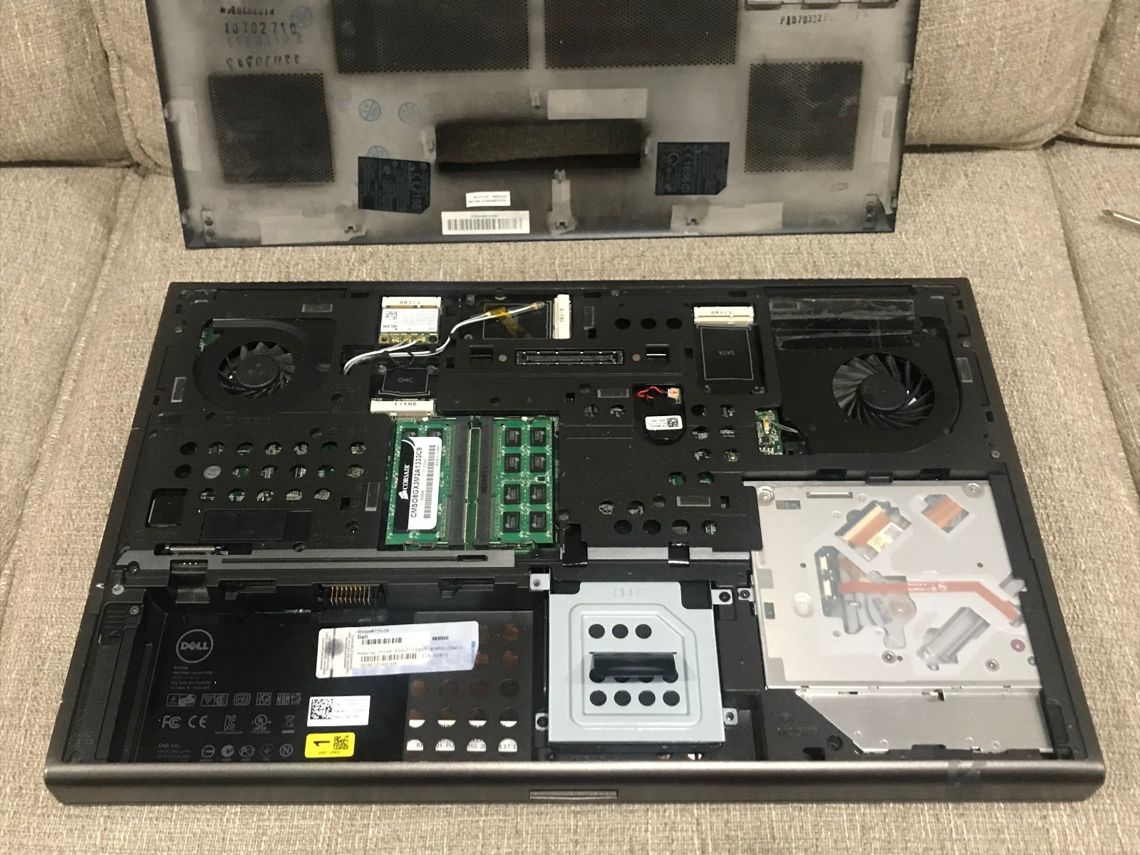 Dell Precision M6600 17″ i7-2720QM CPU @2.2GHz RAM 12GB