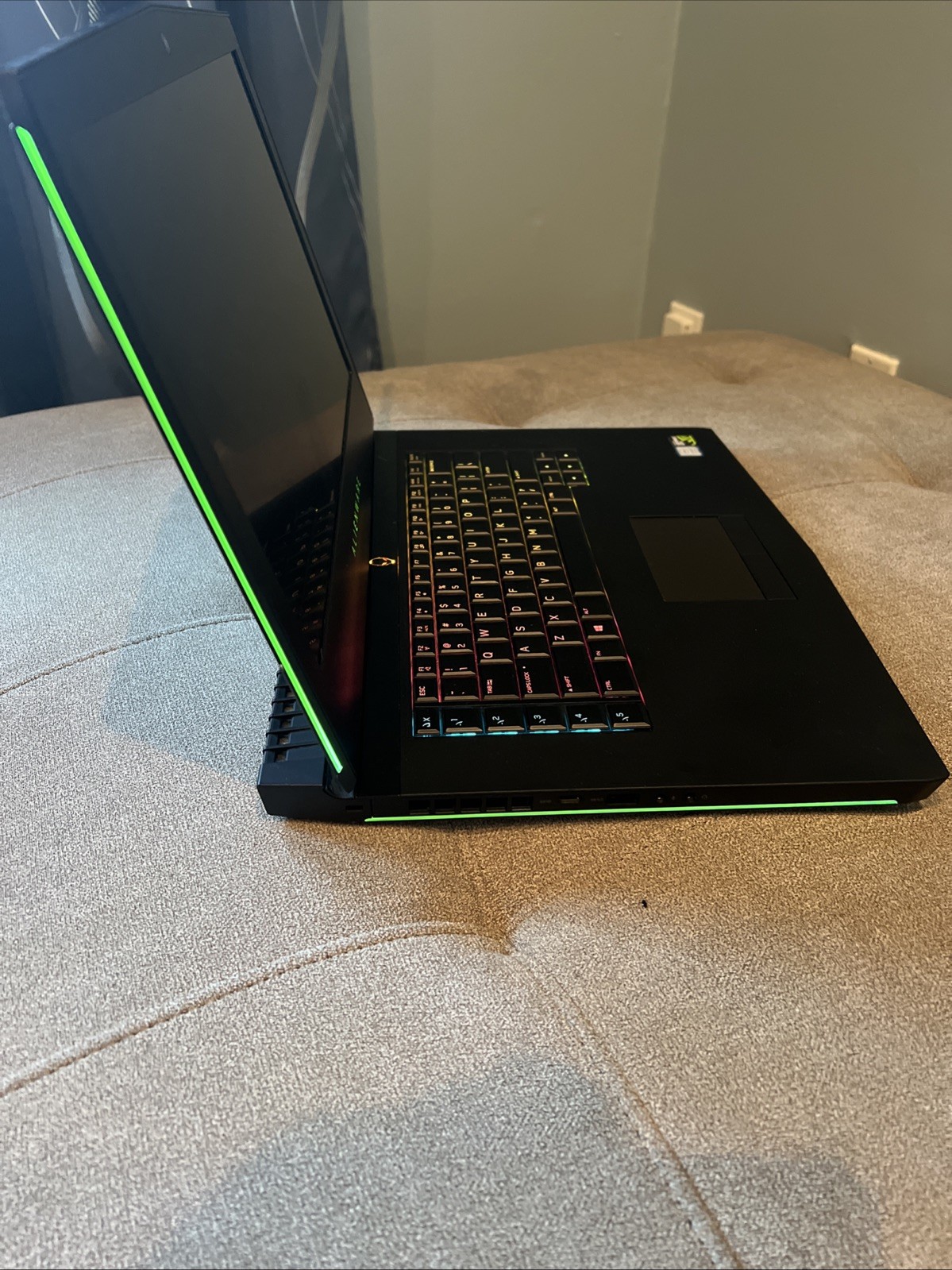 Dell AlienWare 15 R4 (Intel Core i7/32GB Ram/2TB SSD)