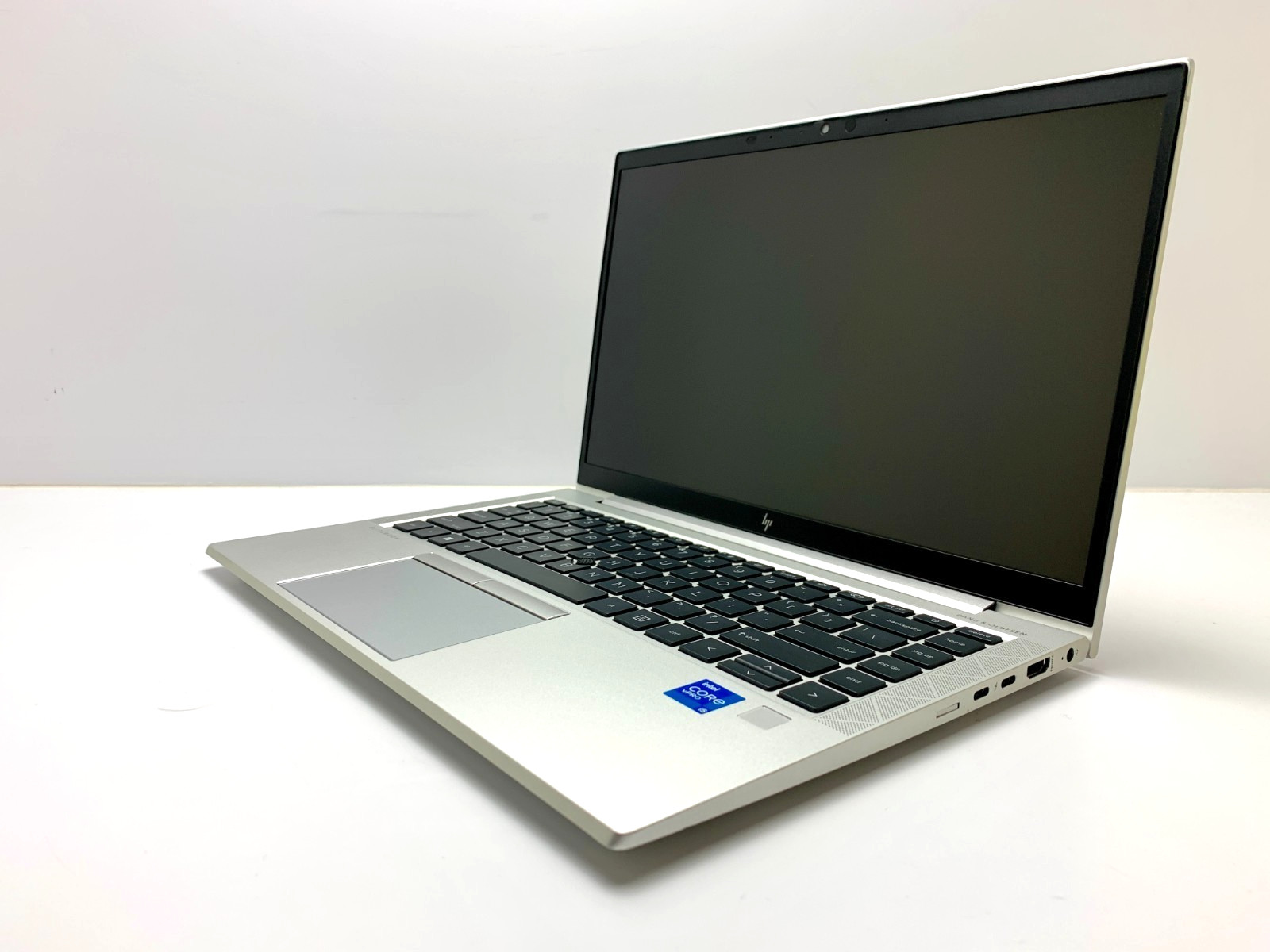 HP EliteBook 840 G8 | i5-1145G7 | 16GB RAM | 256GB NVMe | LINUX