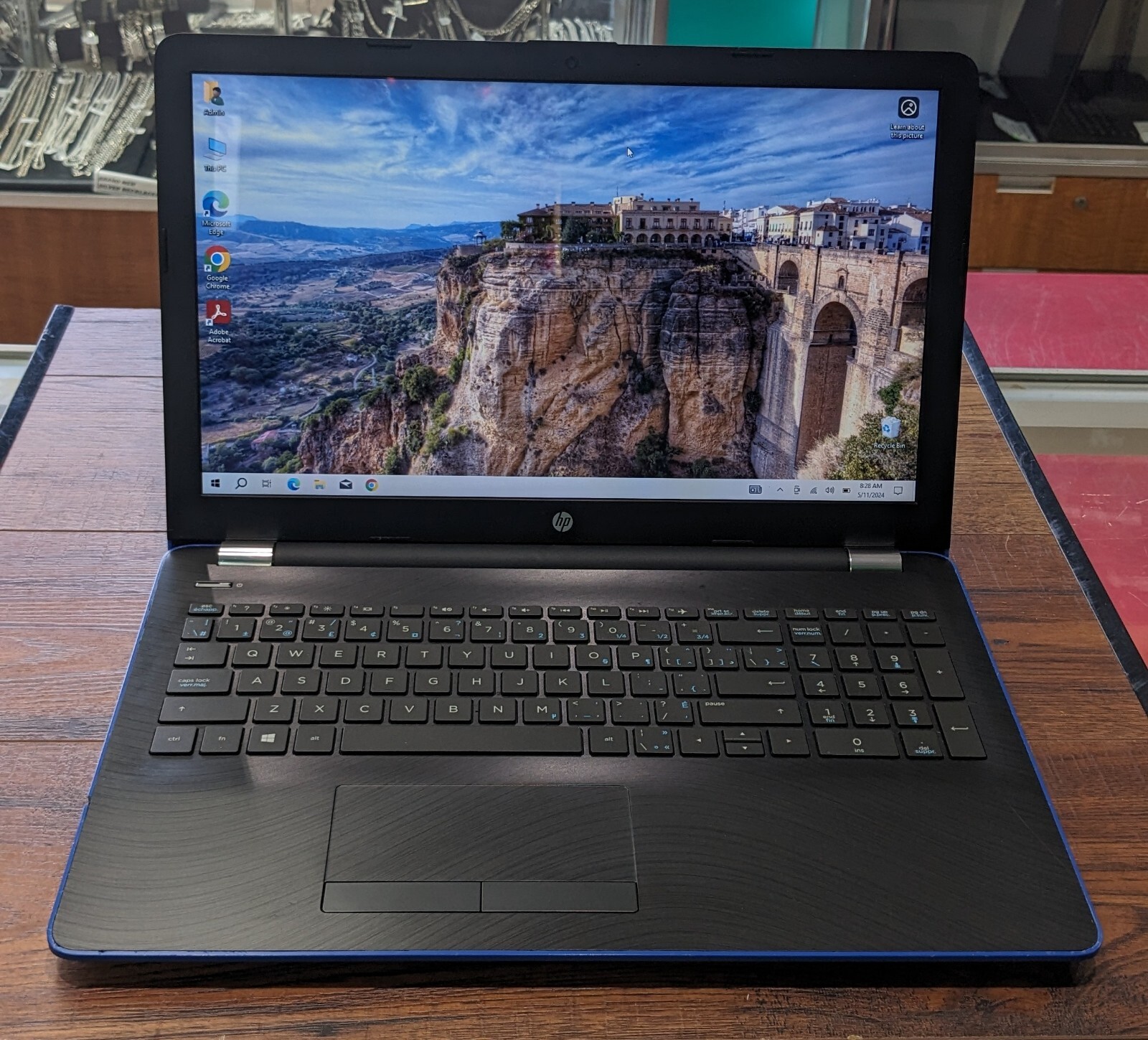 HP 15-bw006ca AMD A6-9220,8GB RAM- 1TB HDD,Radeon R4,Win 10,Touchscreen Laptop