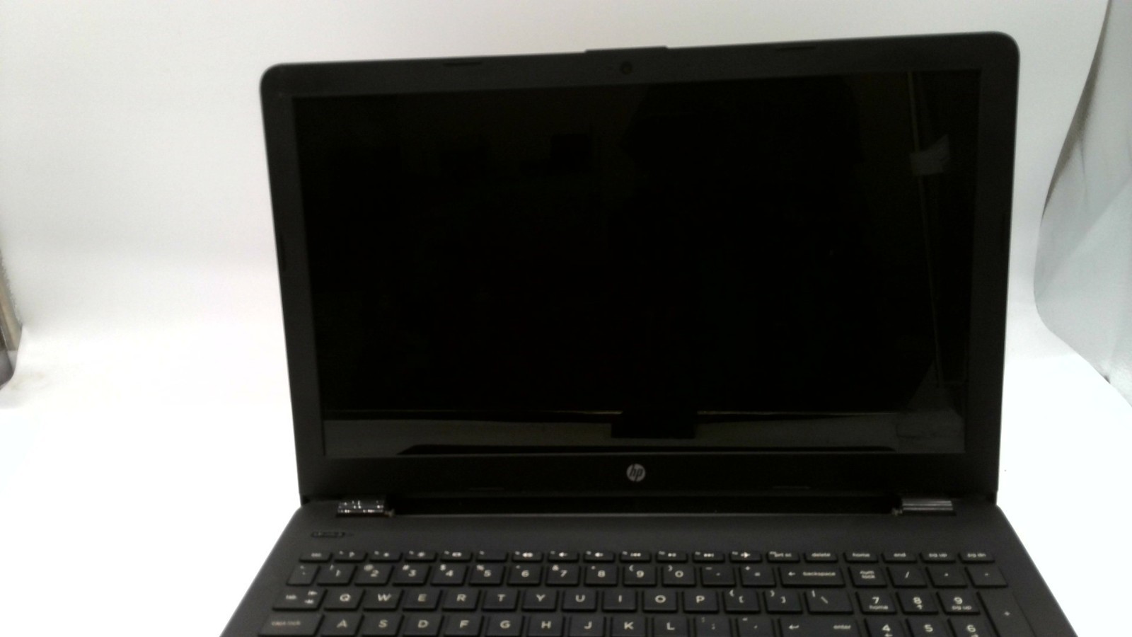 HP 15z-bw000 AMD A6 15.6″ for parts/not working no ram no hdd