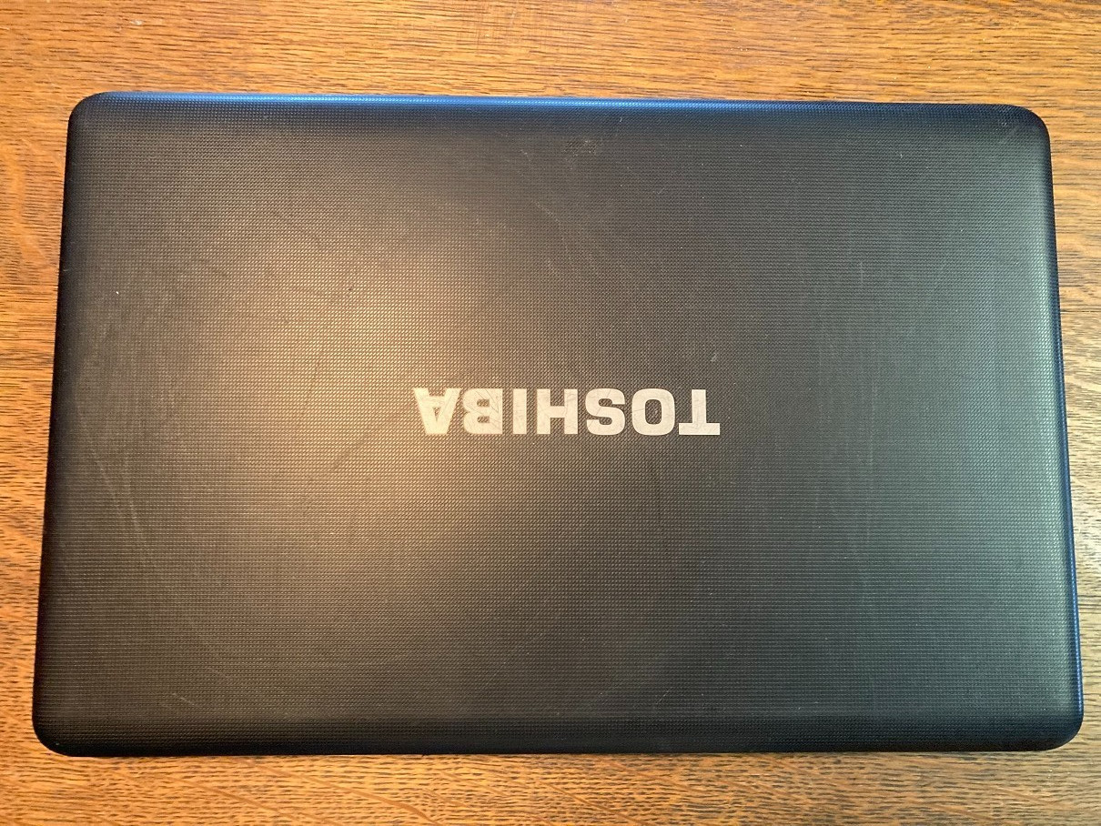 Clean 15.6″ Toshiba C655 Laptop Windows 7 Pro 2.2ghz 8gb 250gb DVDRW