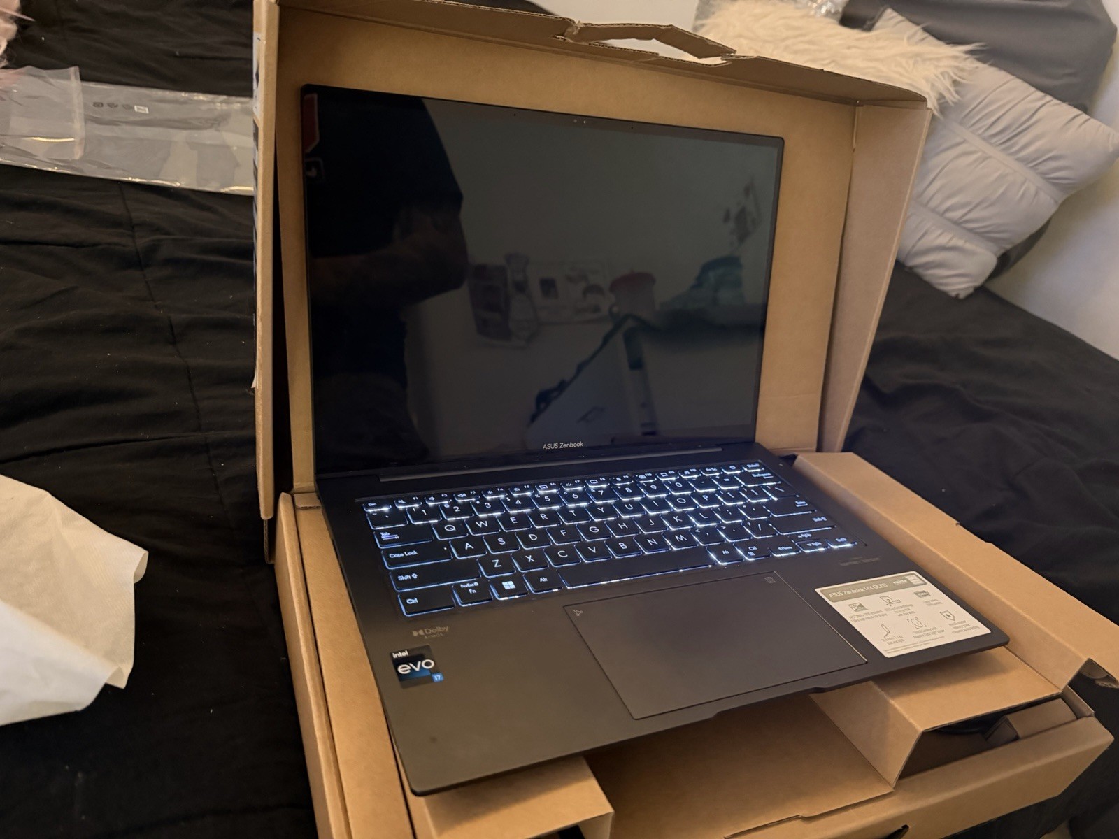 • ASUS Zenbook 14.5”. OLED Touch