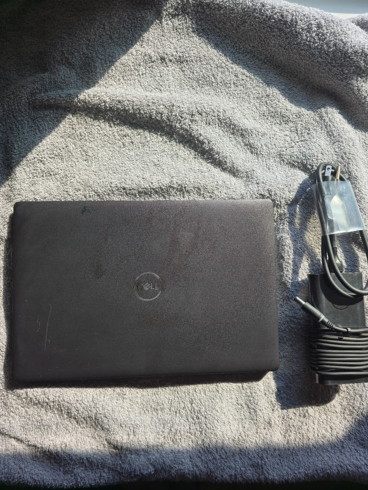 dell latitude 5400 i5-8365u, 8gb ram No hdd, Included genuine Dell charger.