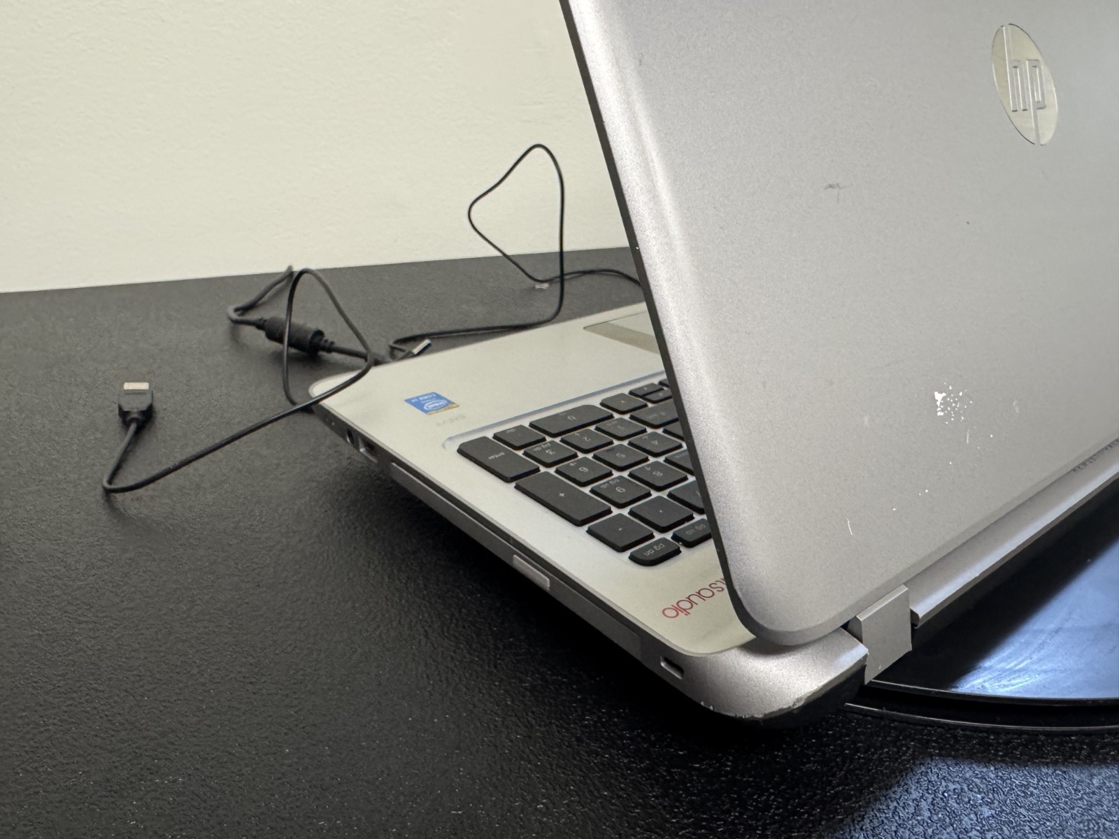 HP Envy 15 ProtectSmart Laptop (i7 4th Gen, 12GB RAM, 1TB HDD)