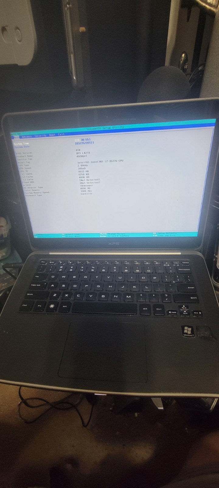 Dell XPS 14 P30G L421X Core i7-3537U 2GHz 4GB RAM, No Ssd.