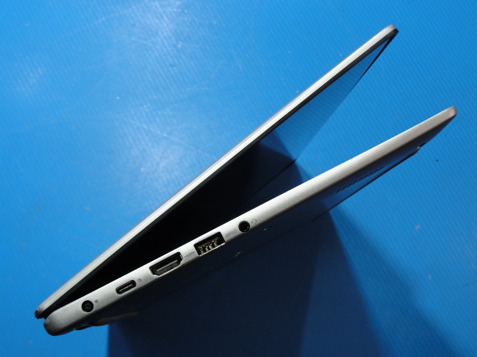 Dell Inspiron 7370 13.3”FHD TOUCH Core i5-8250U 1.6GHz 8GB RAM 256GB SSD+Charger