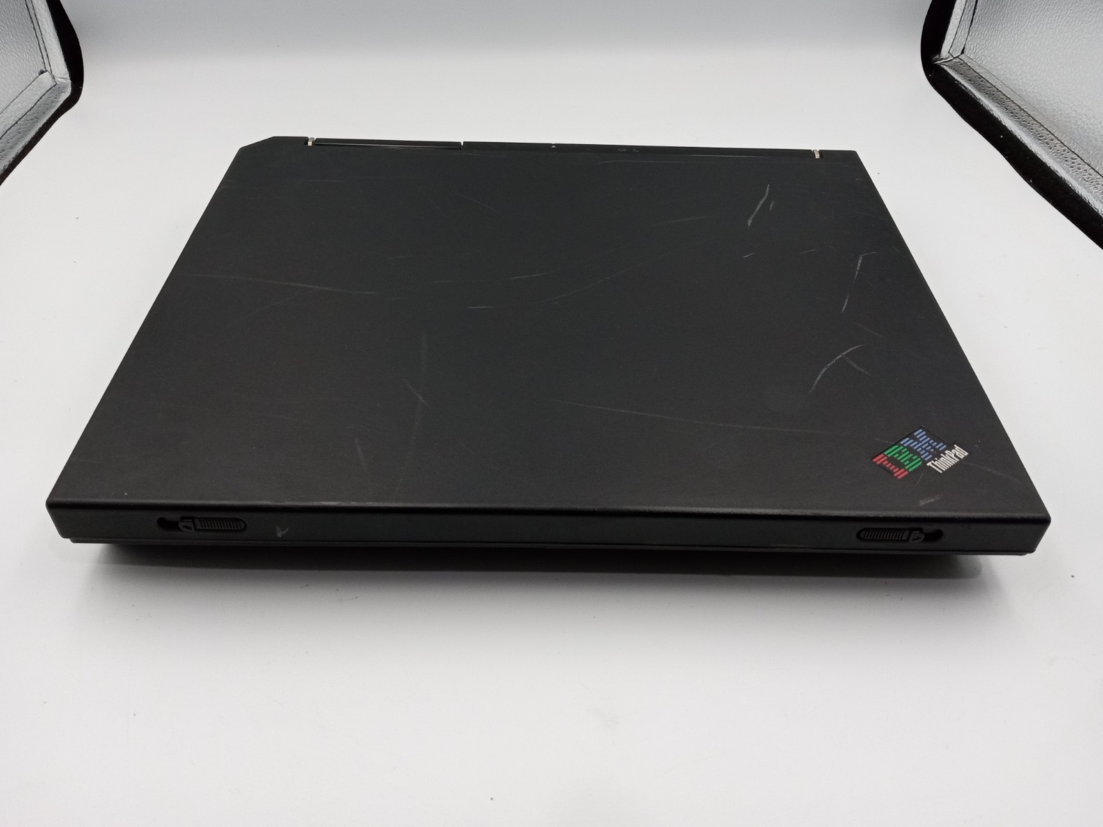 IBM ThinkPad R40 2897-93U 14.1″ Pentium M 1.4GHz 1.25GB RAM 60GB HDD WinXP -RR