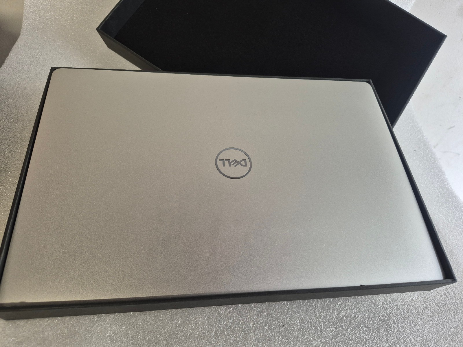 DELL XPS 13 9380 i3-8145U 2.1GHZ RAM 4GB NVME128GB TOUCH SCREEN ,BLUETOOTH, WIFI