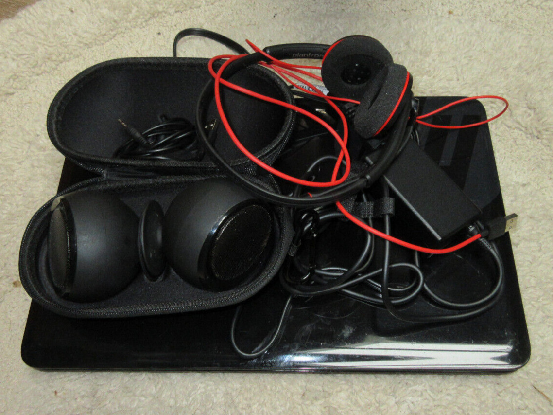 HP2000 Notebook Bundle Headphone Speakers 440GB 4GB Ram DVDRW AMD E2-1800 Radeon