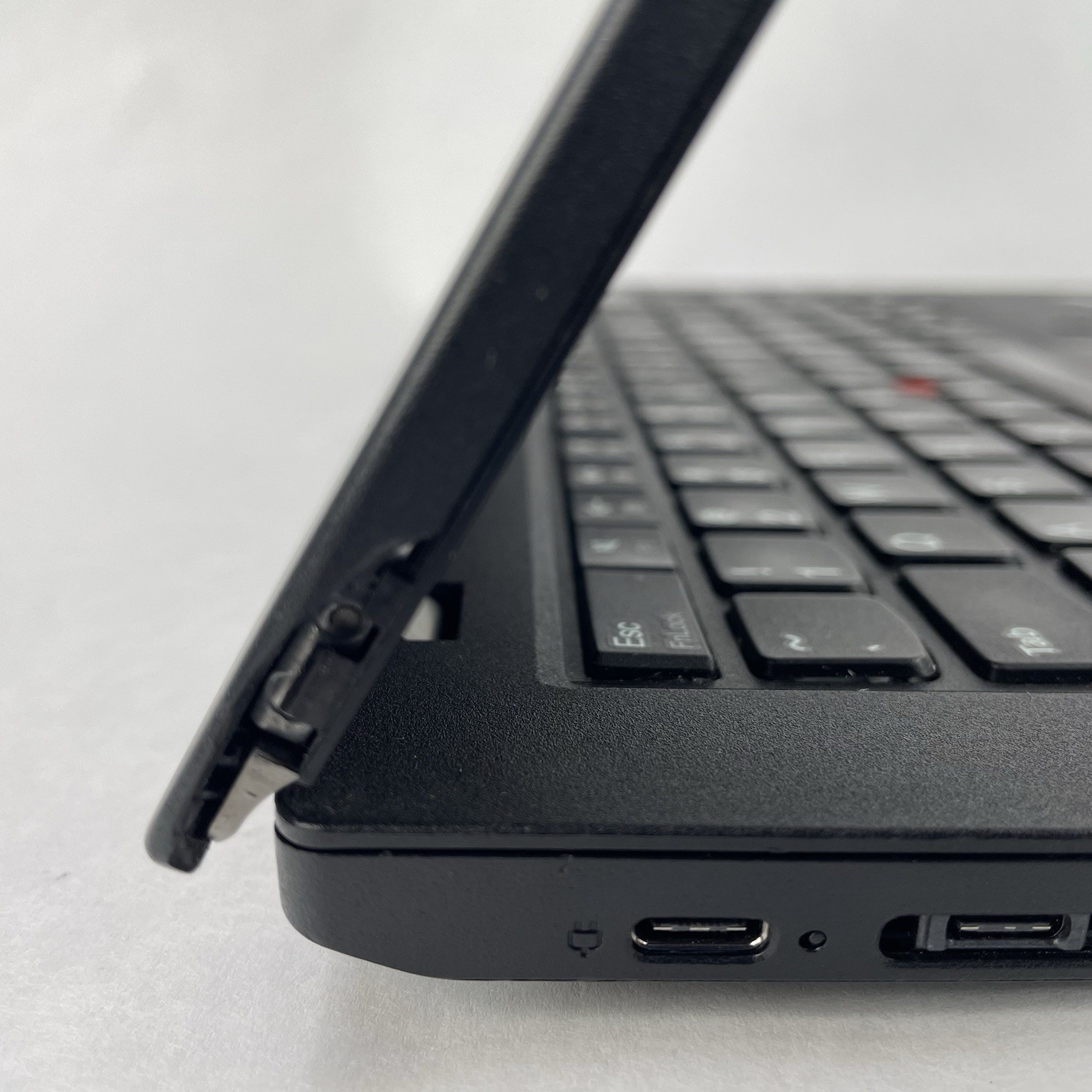 Lenovo ThinkPad L490 14″ i5-8250U 1.60 GHz 8 GB RAM No SSD/OS – Bad Corner